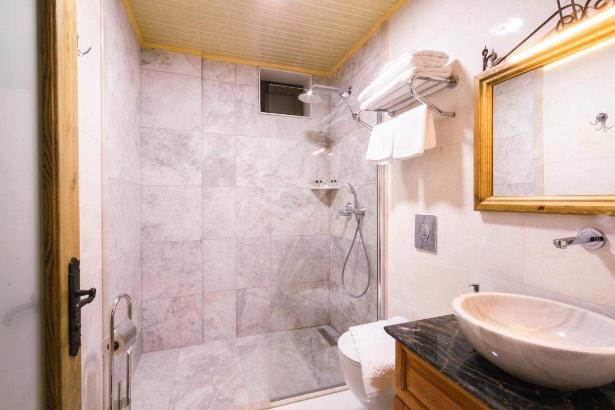 Sapphire Stone hotel - Image 15