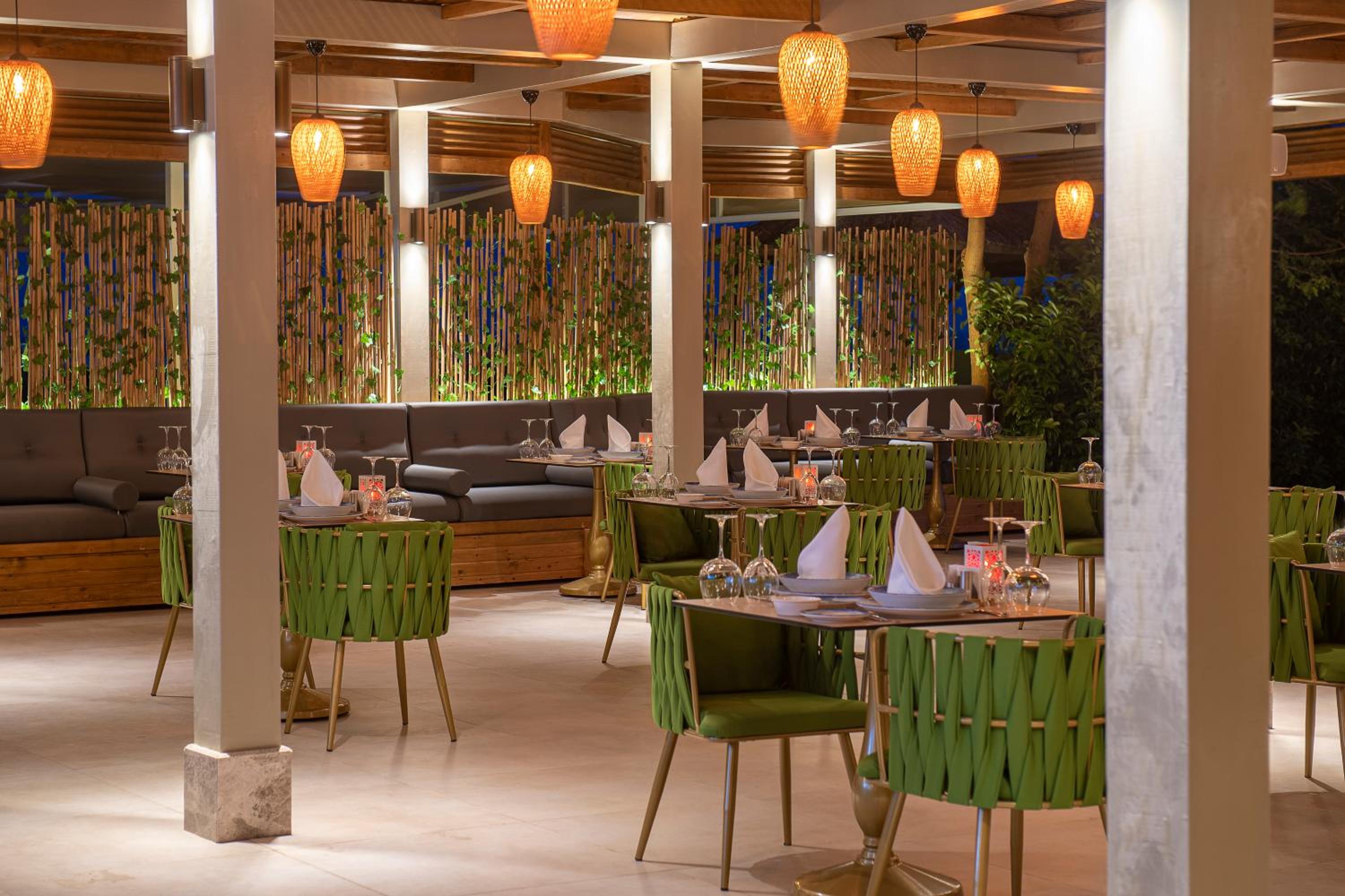 Oz Hotels Side Premium - Image 73