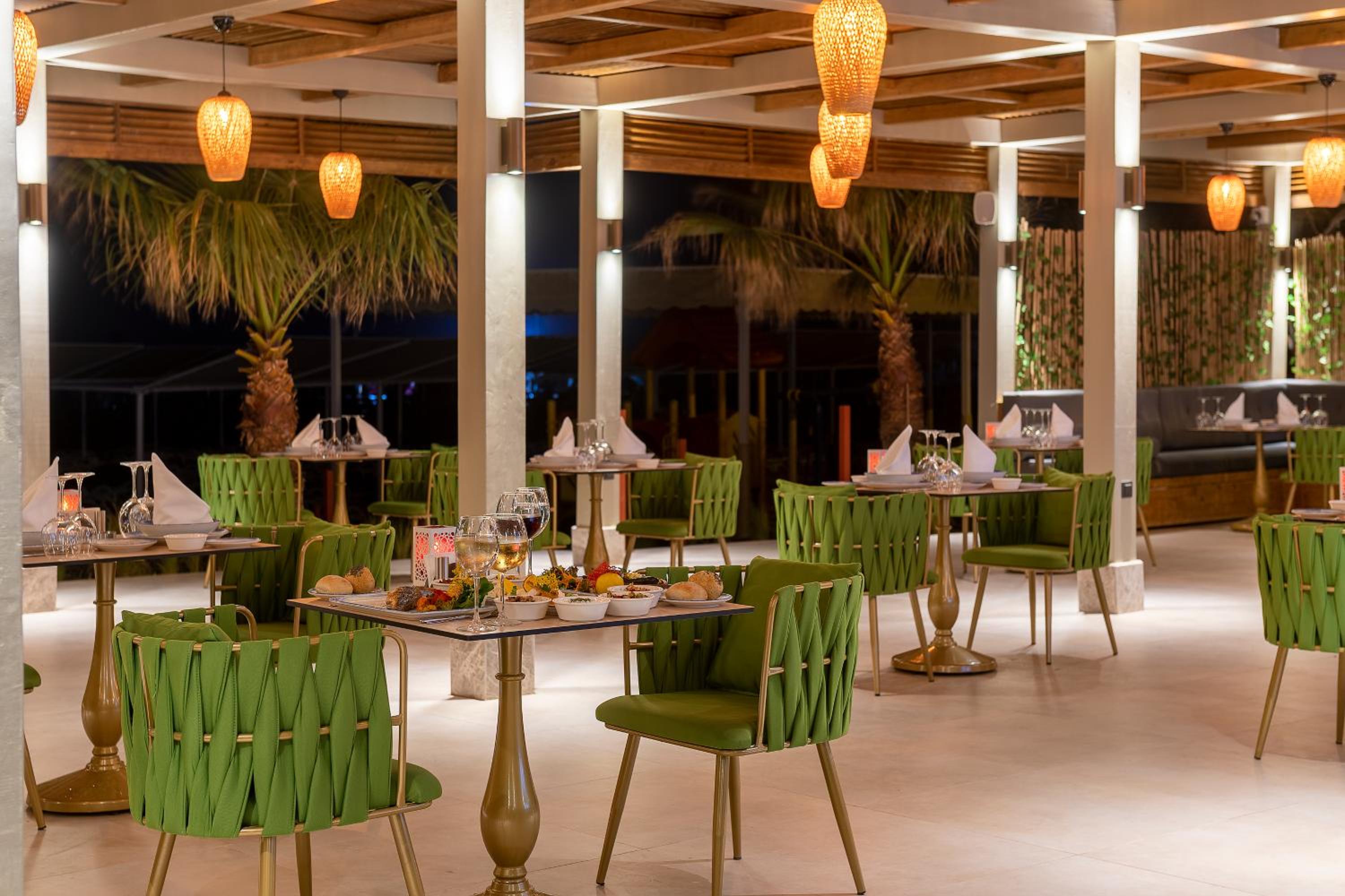 Oz Hotels Side Premium - Image 30