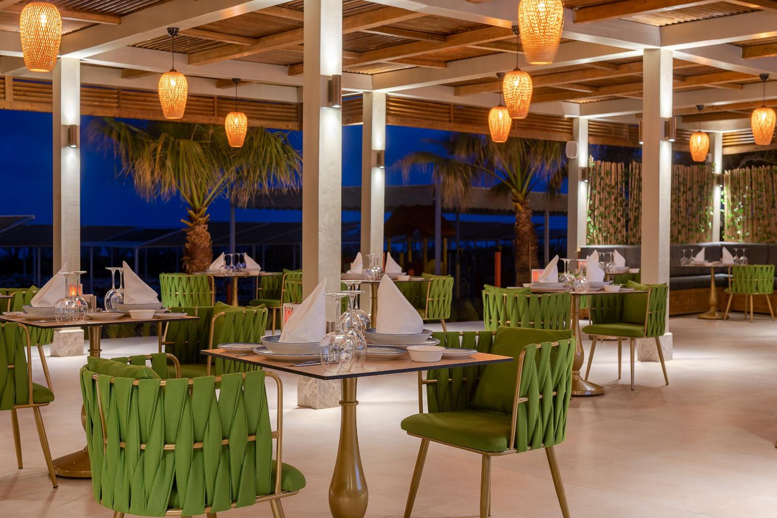 Oz Hotels Side Premium - Image 40