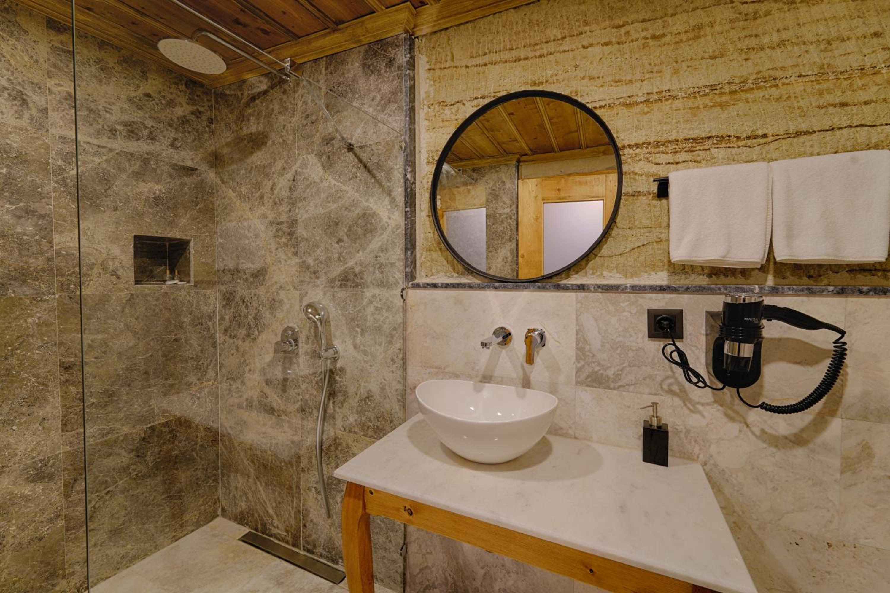 Concept Cave Suites - Image 39
