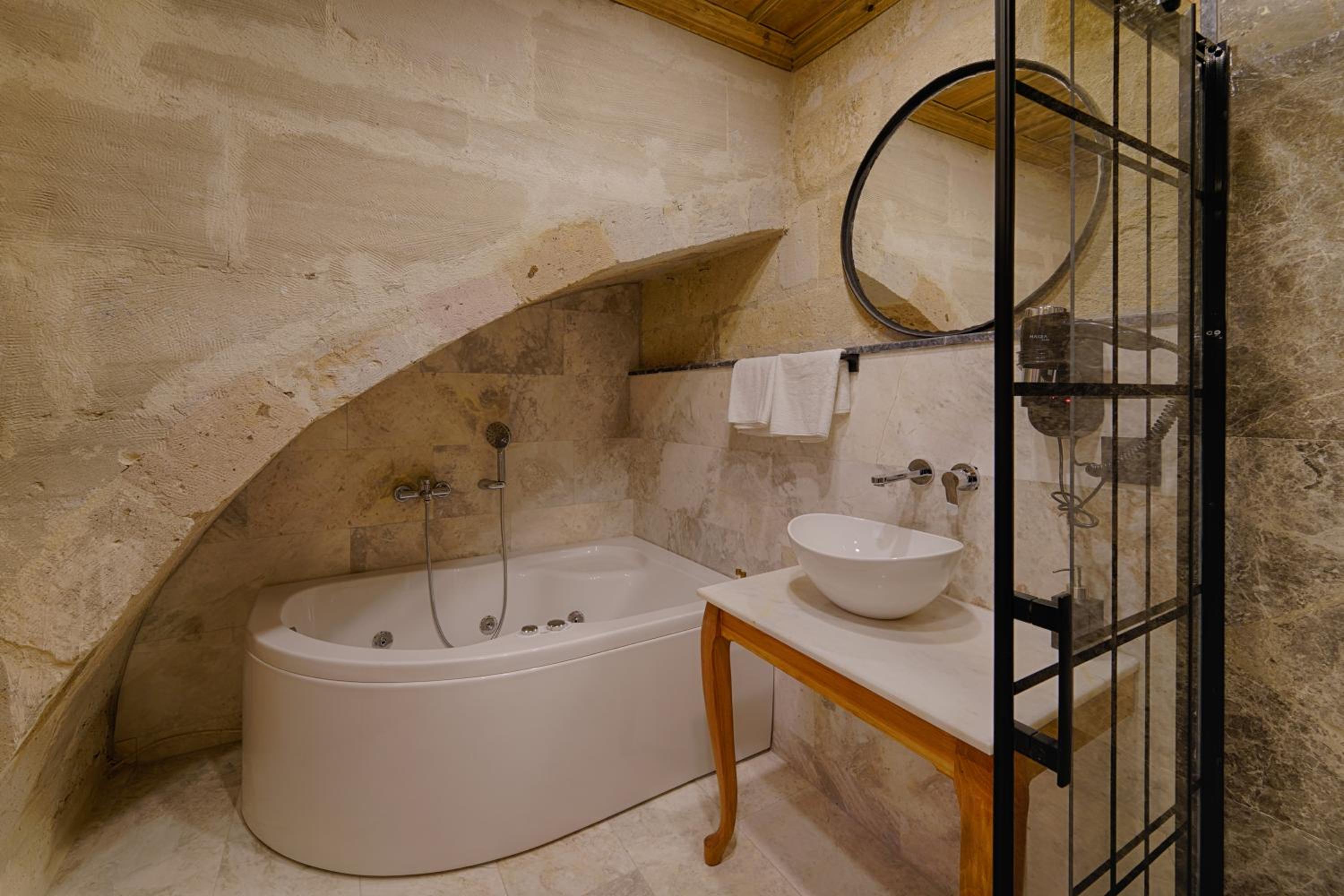 Concept Cave Suites - Image 43