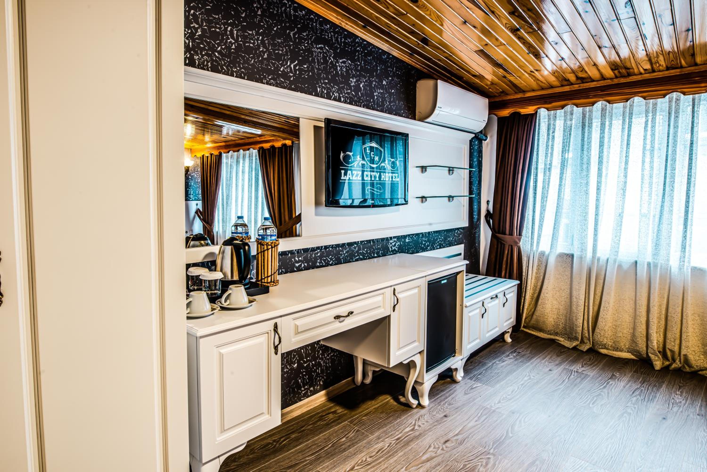 Lazz City Hotel - Image 8