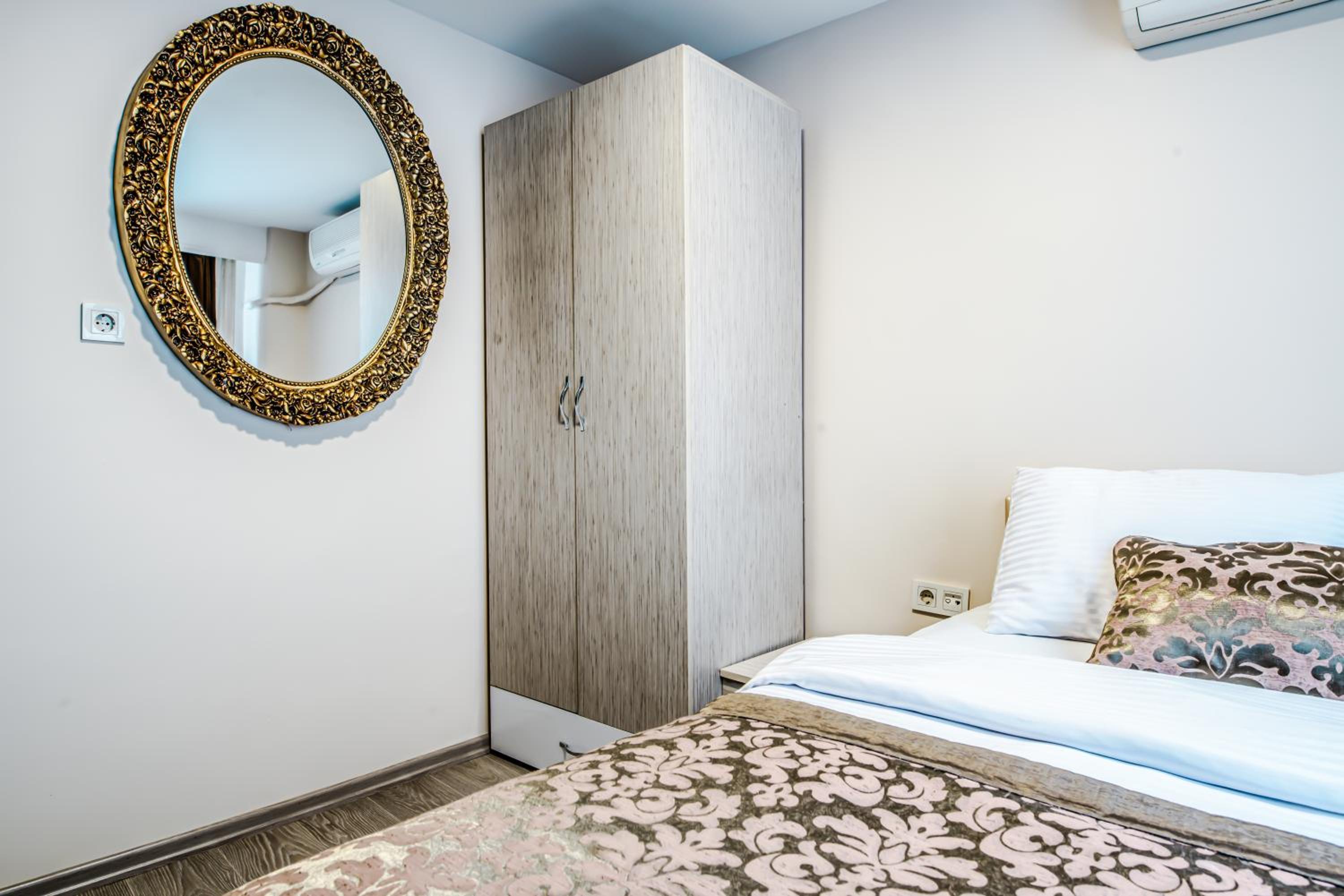 Lazz City Hotel - Image 48