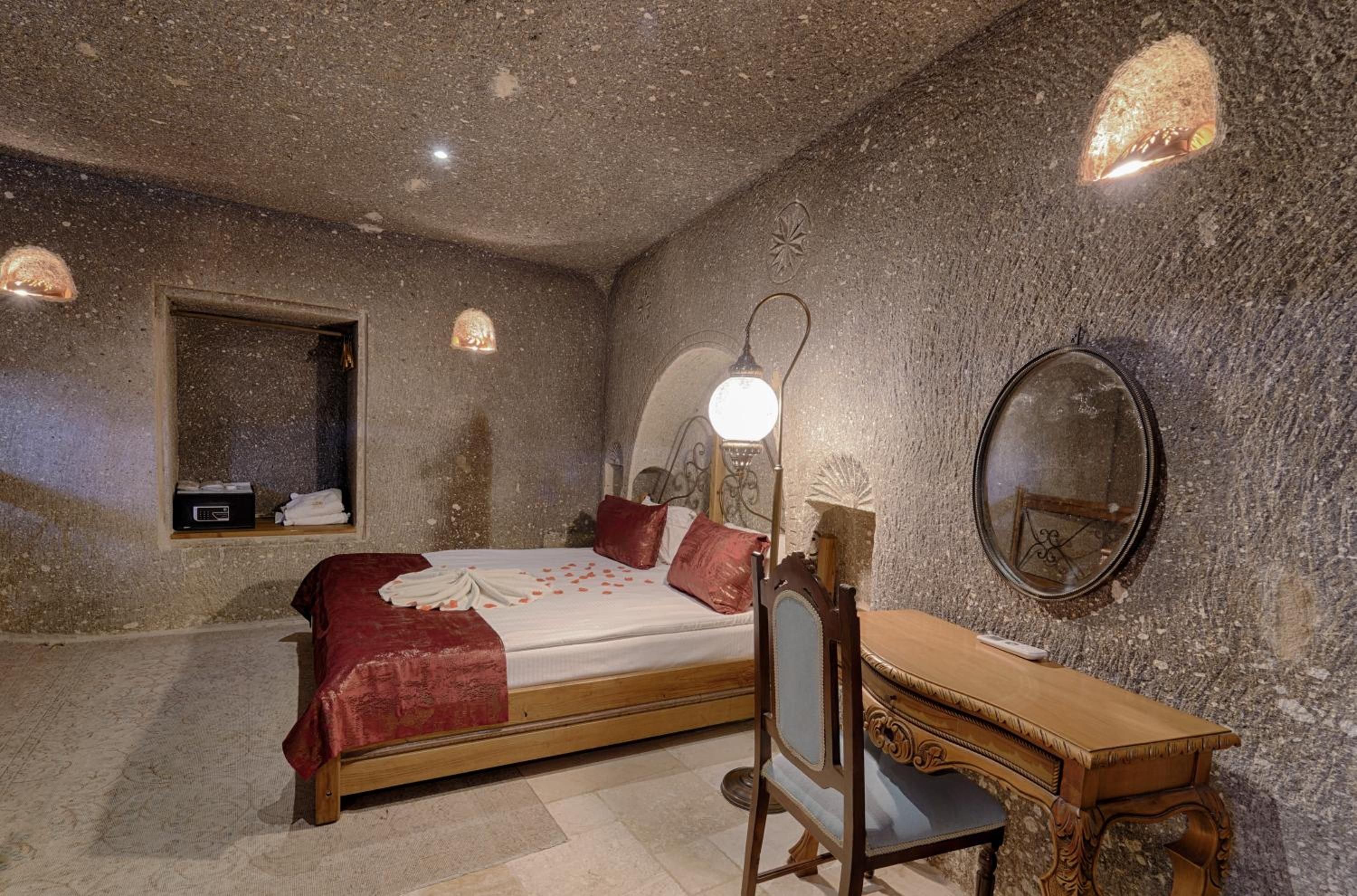 Hera Cave Suites - Image 180