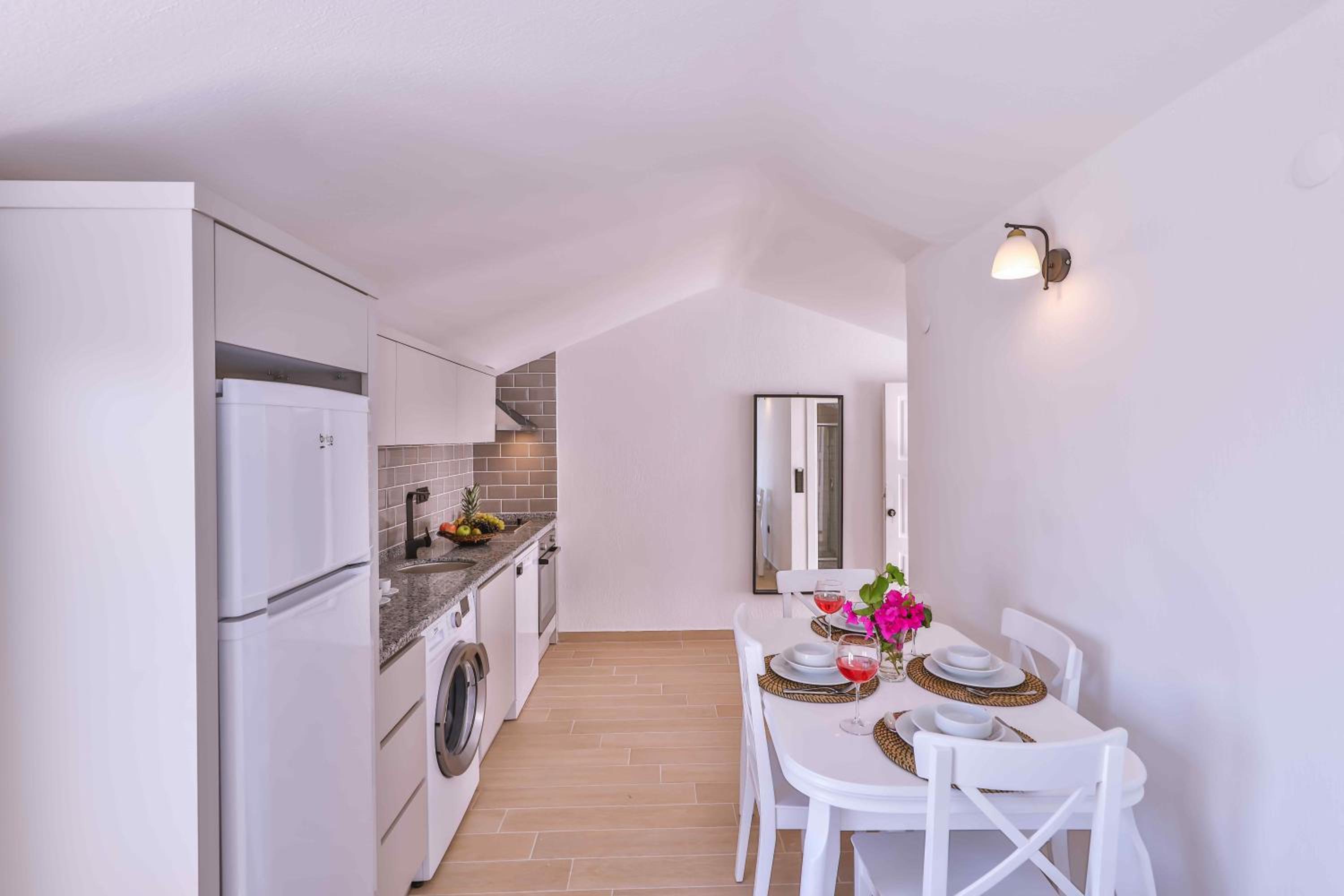 Lobelya Suites - Image 21