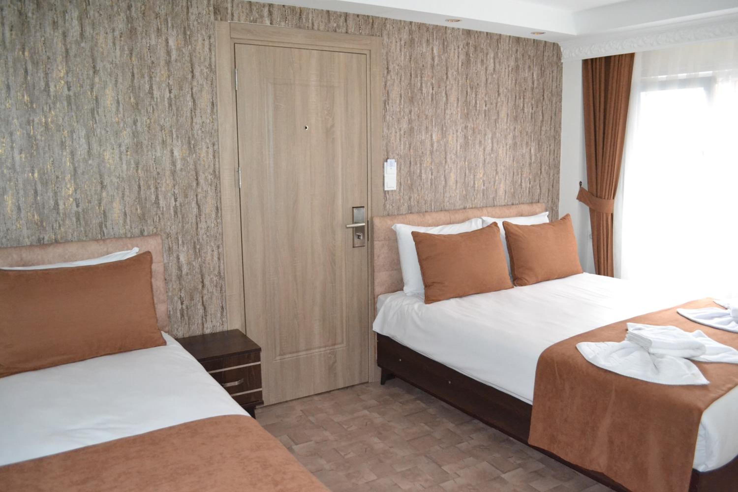 HOTEL GLOBAL 2022 becomes GLOBAL OTEL 2022. - Image 99