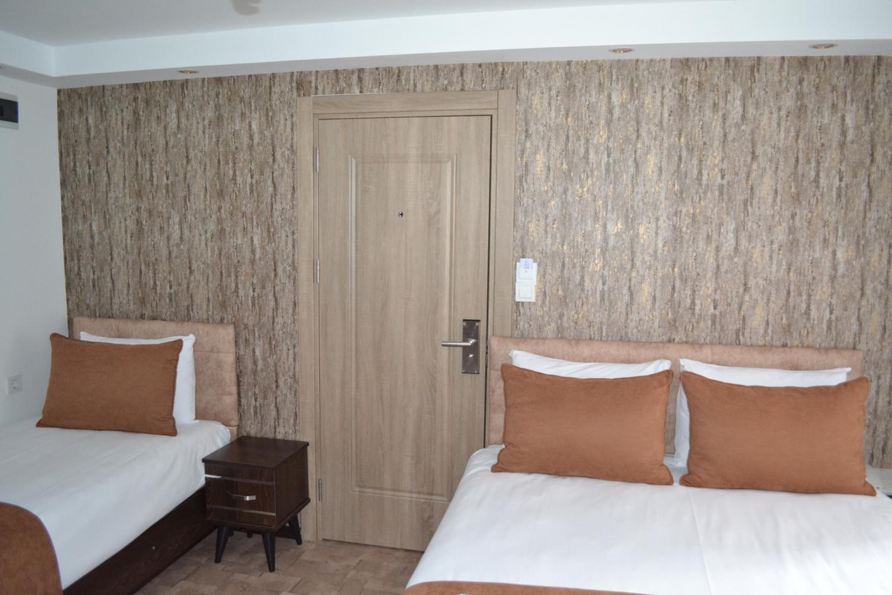 HOTEL GLOBAL 2022 becomes GLOBAL OTEL 2022. - Image 106