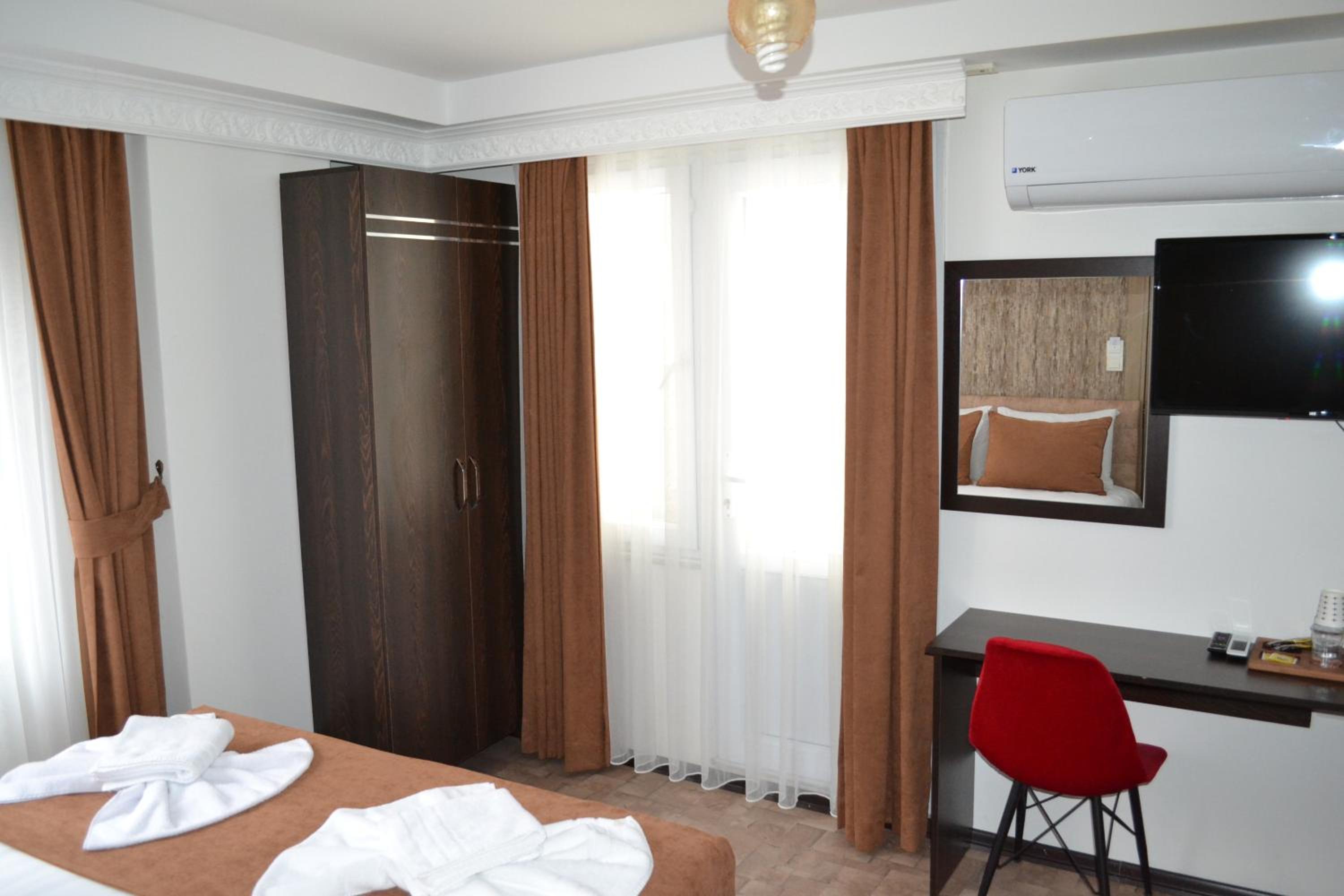 HOTEL GLOBAL 2022 becomes GLOBAL OTEL 2022. - Image 112