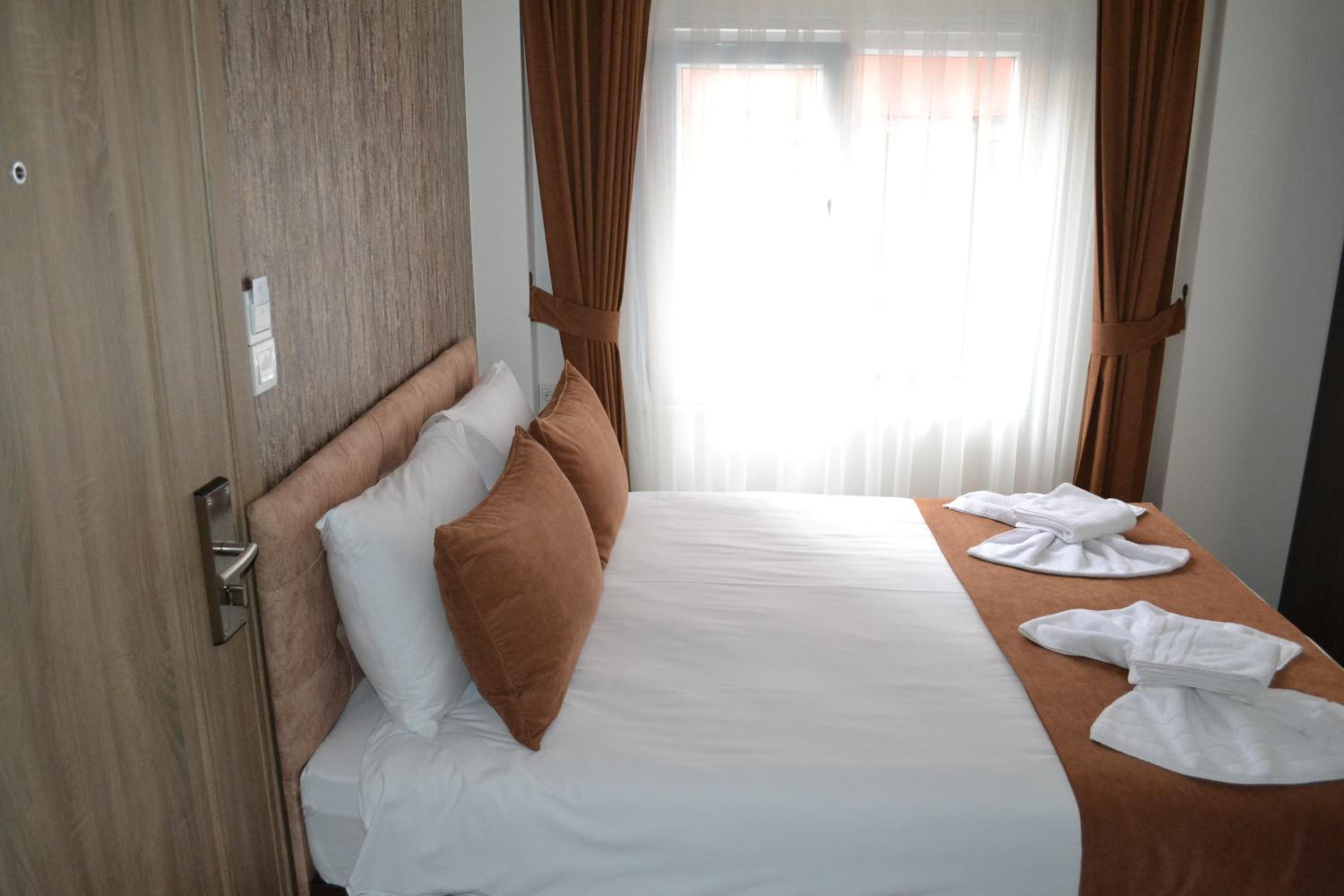 HOTEL GLOBAL 2022 becomes GLOBAL OTEL 2022. - Image 104