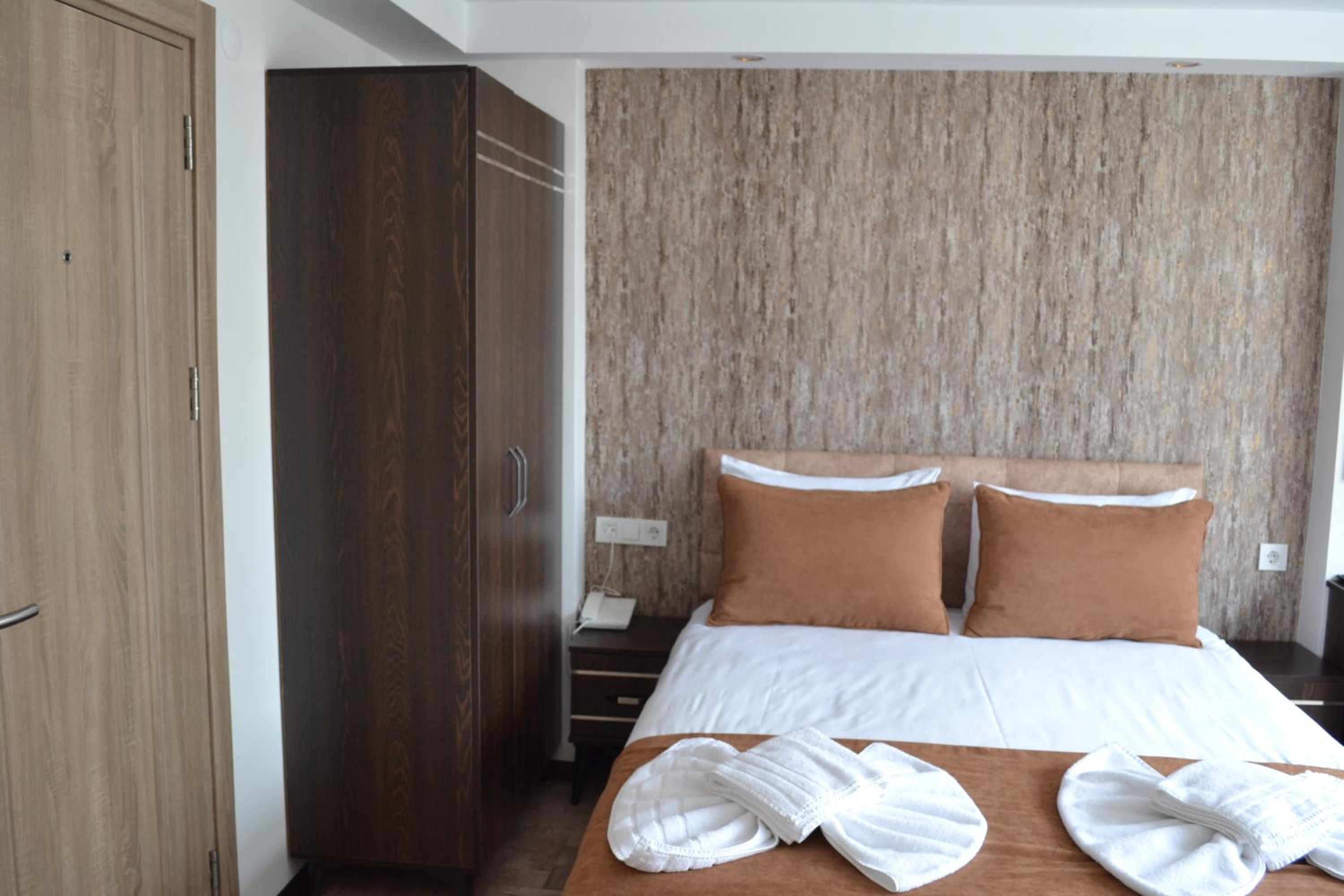 HOTEL GLOBAL 2022 becomes GLOBAL OTEL 2022. - Image 48