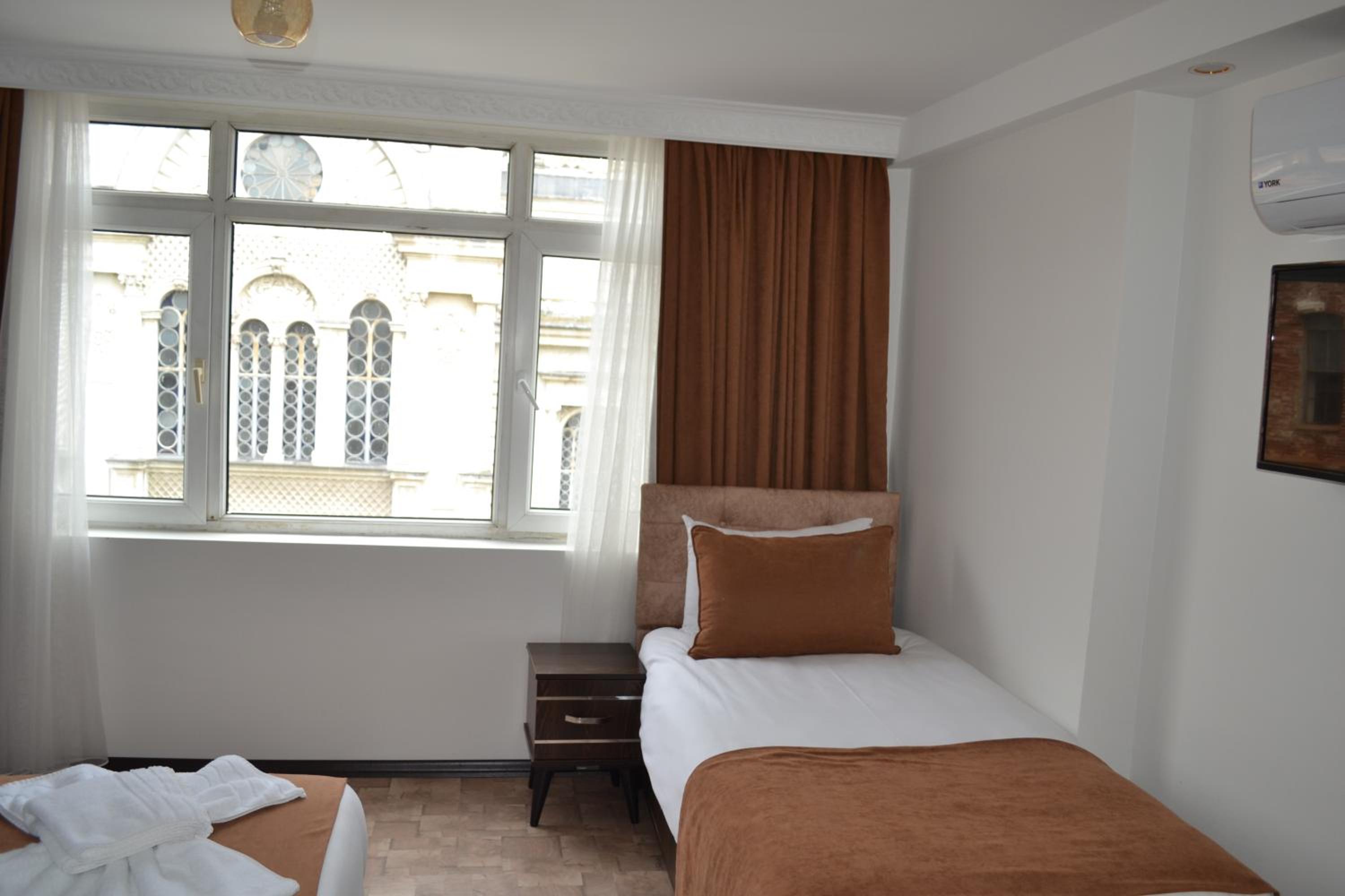 HOTEL GLOBAL 2022 becomes GLOBAL OTEL 2022. - Image 62
