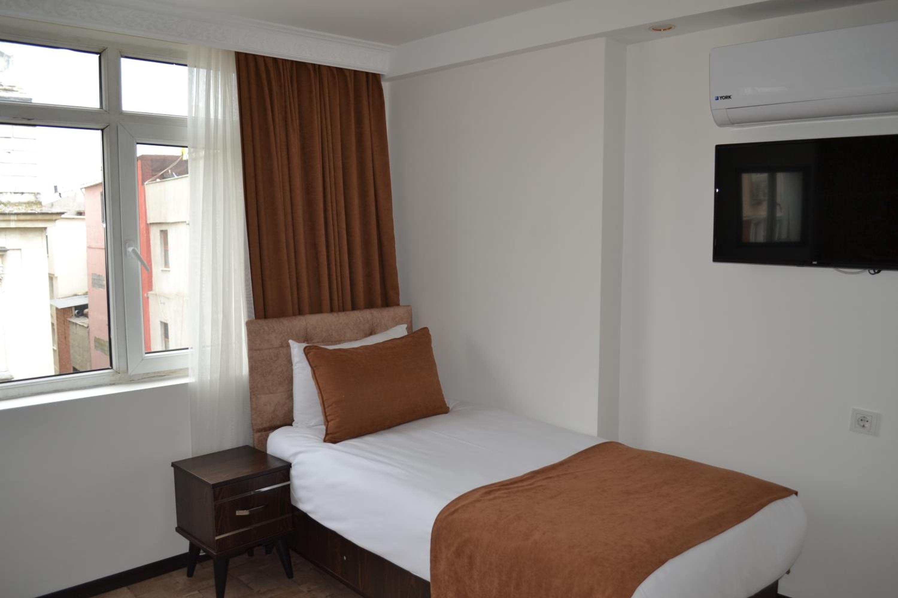HOTEL GLOBAL 2022 becomes GLOBAL OTEL 2022. - Image 53