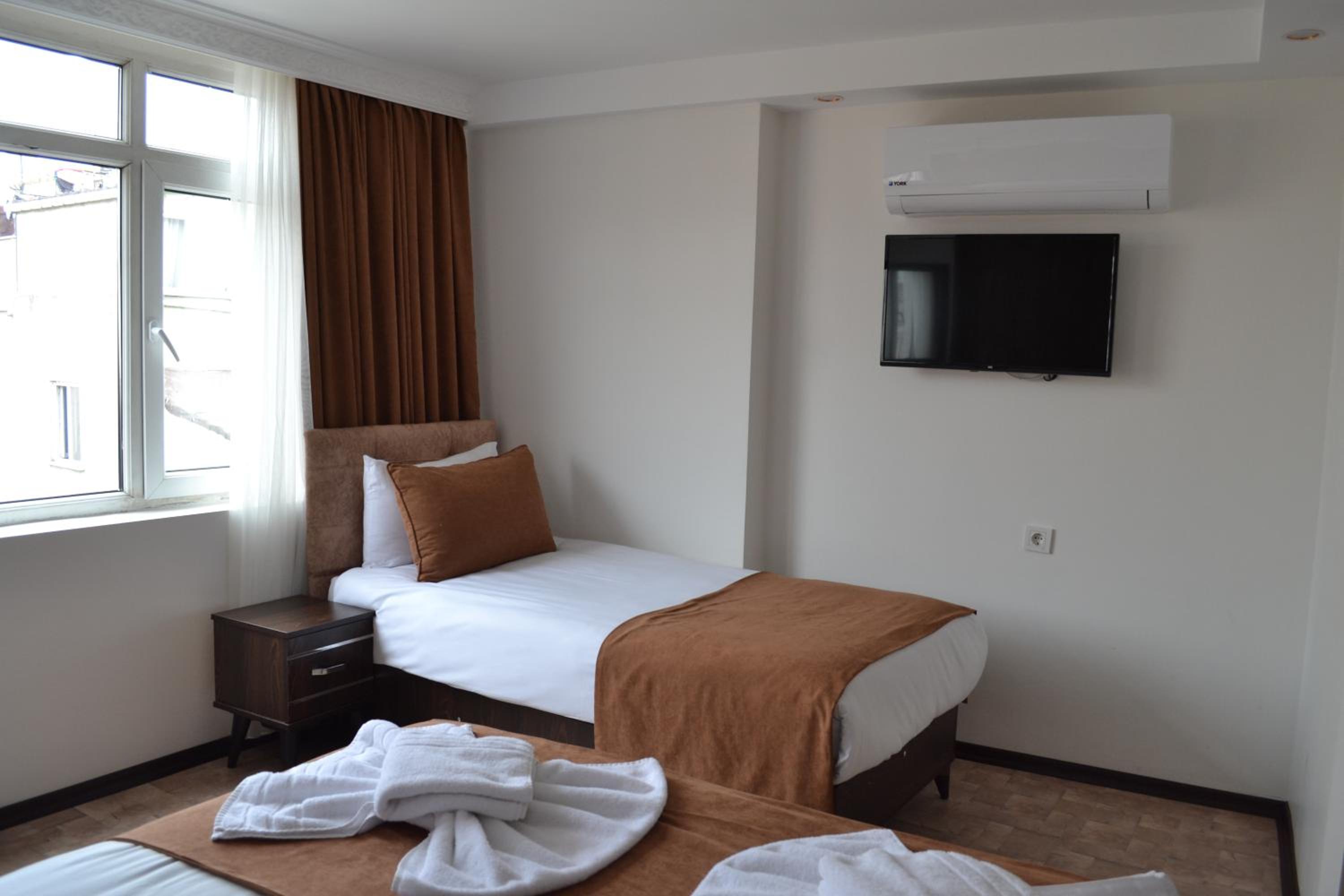 HOTEL GLOBAL 2022 becomes GLOBAL OTEL 2022. - Image 51