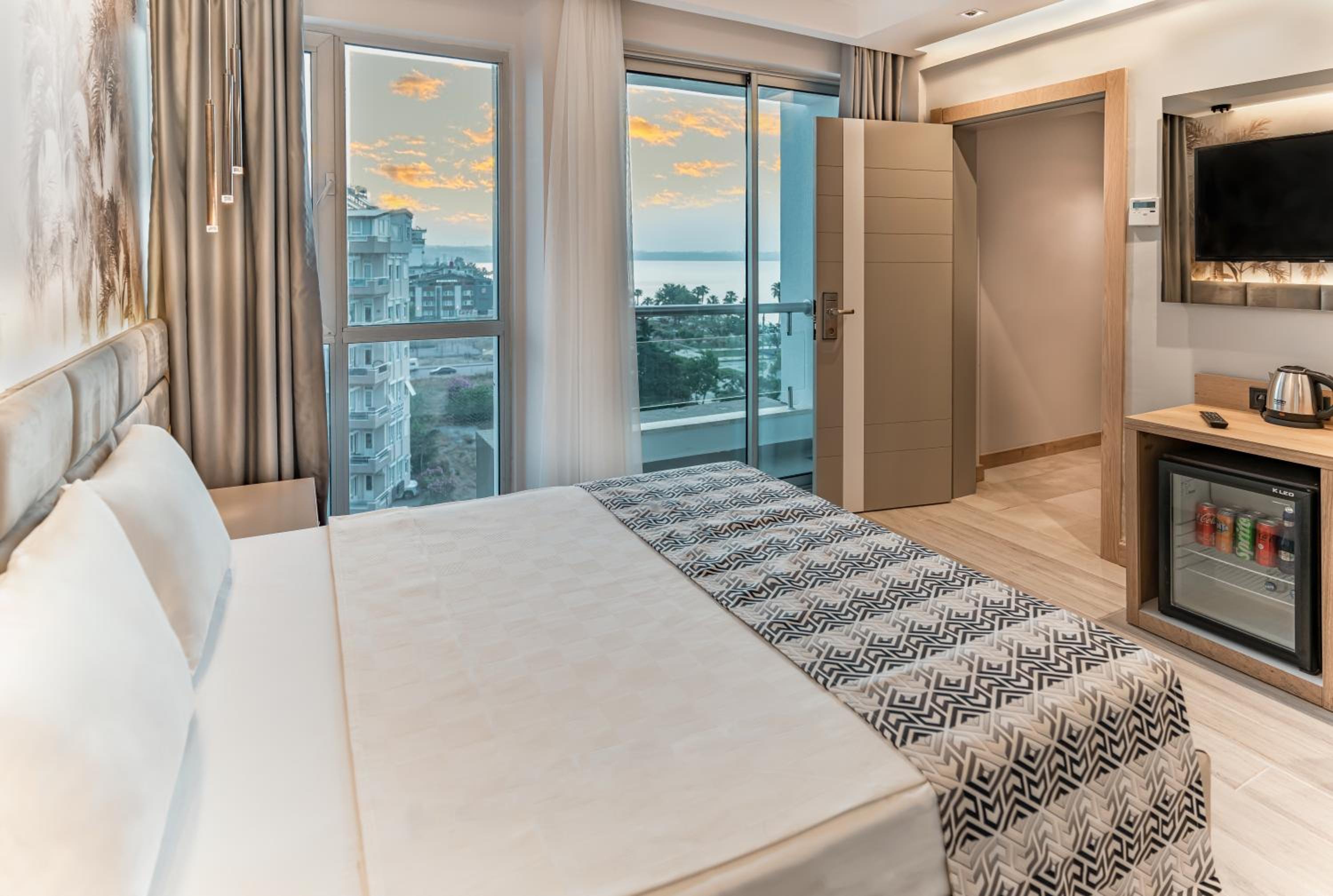 PEARLY HOTEL - Image 21