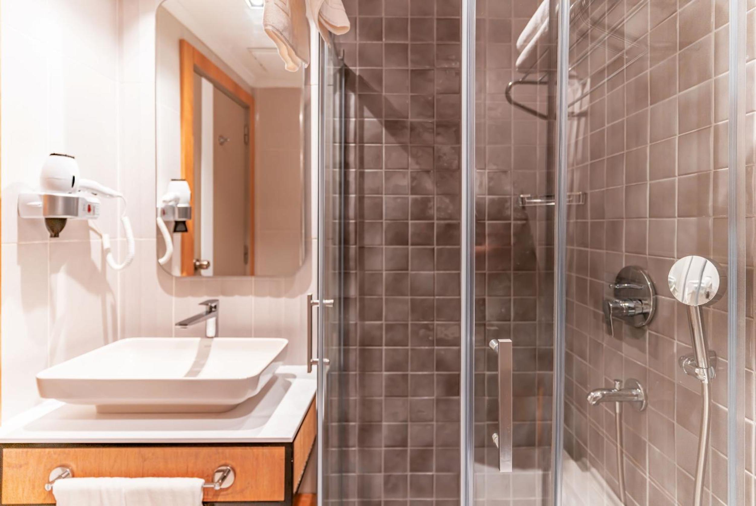 PEARLY HOTEL - Image 31