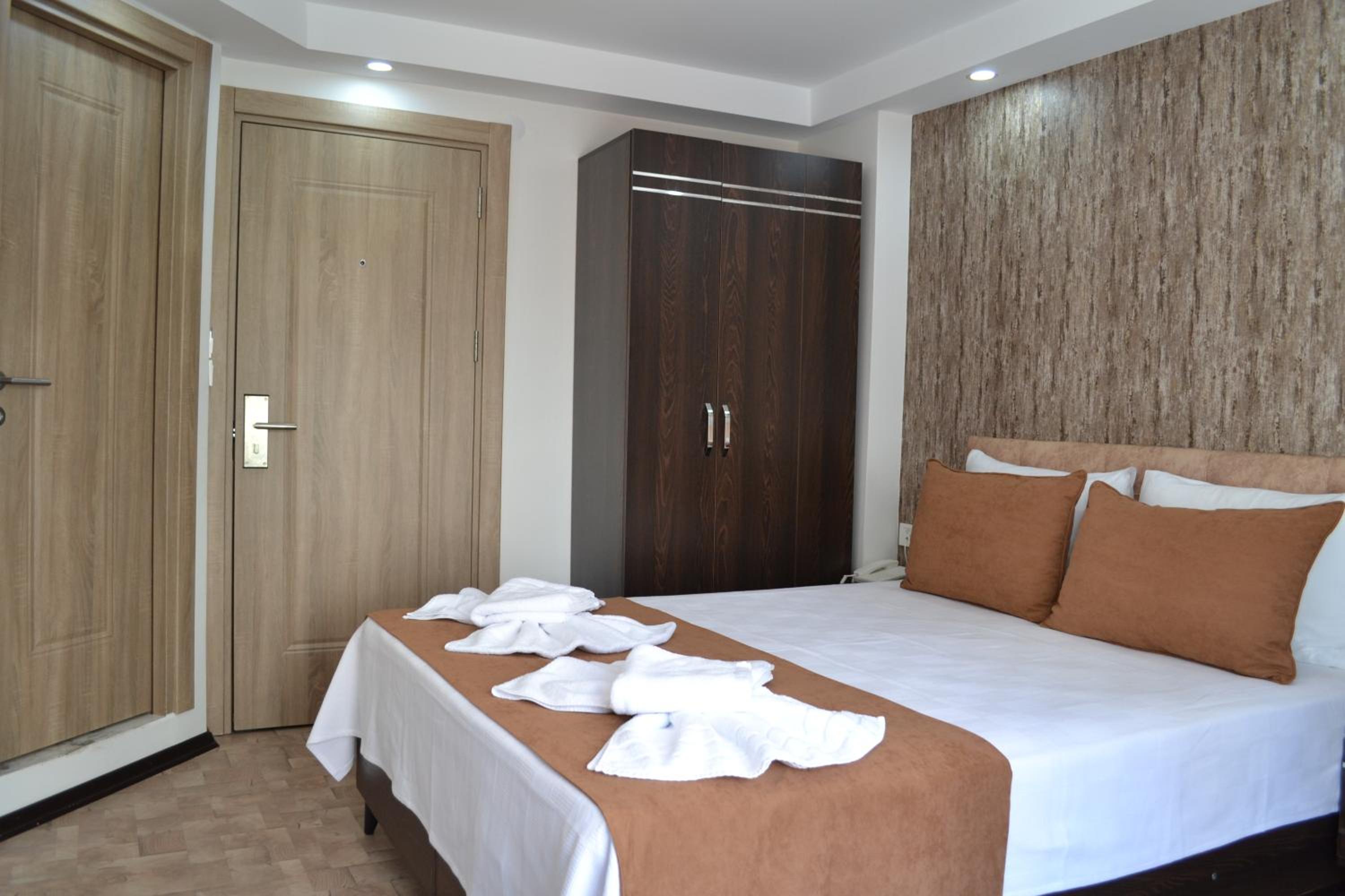 HOTEL GLOBAL 2022 becomes GLOBAL OTEL 2022. - Image 116