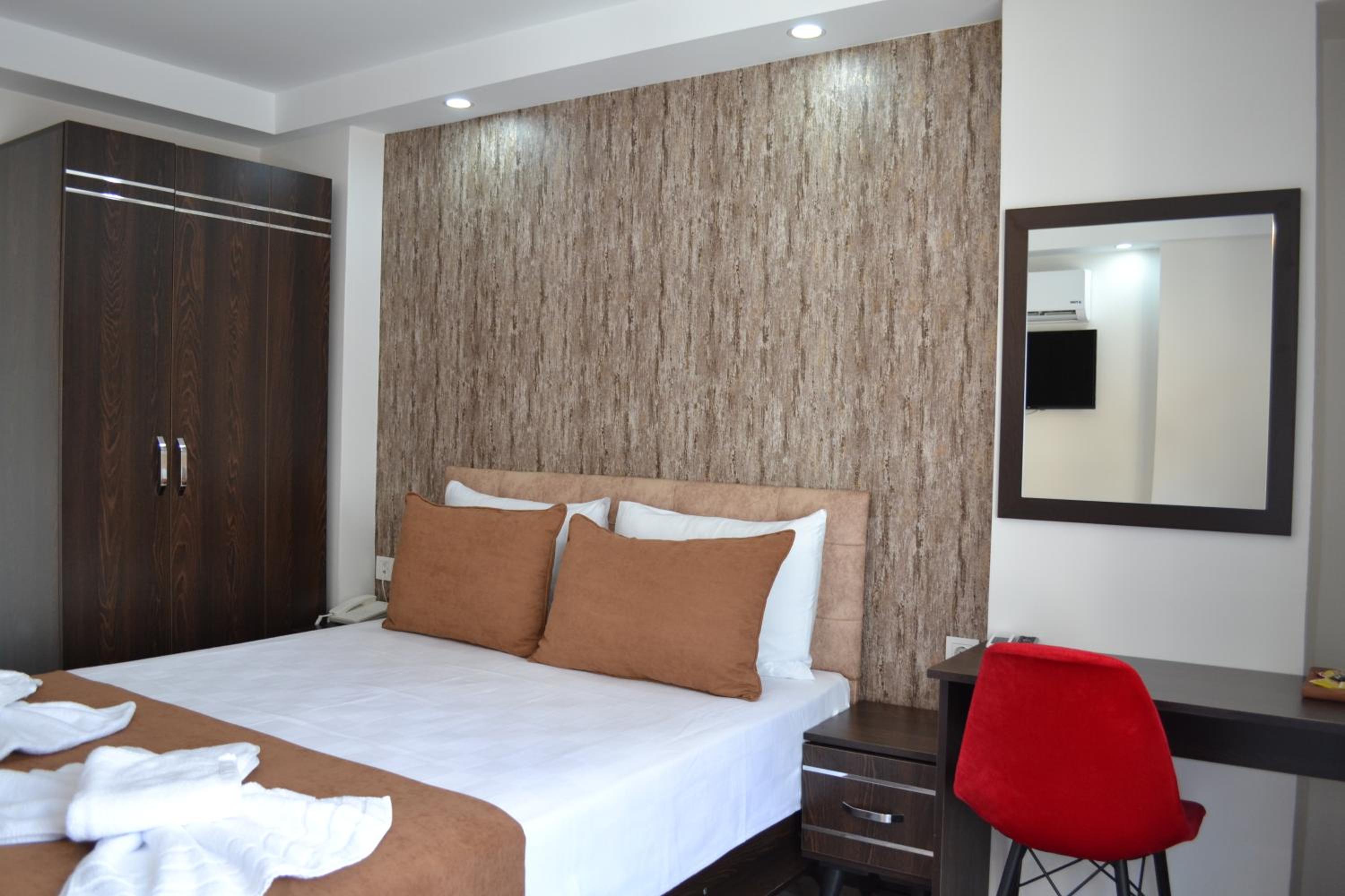 HOTEL GLOBAL 2022 becomes GLOBAL OTEL 2022. - Image 80