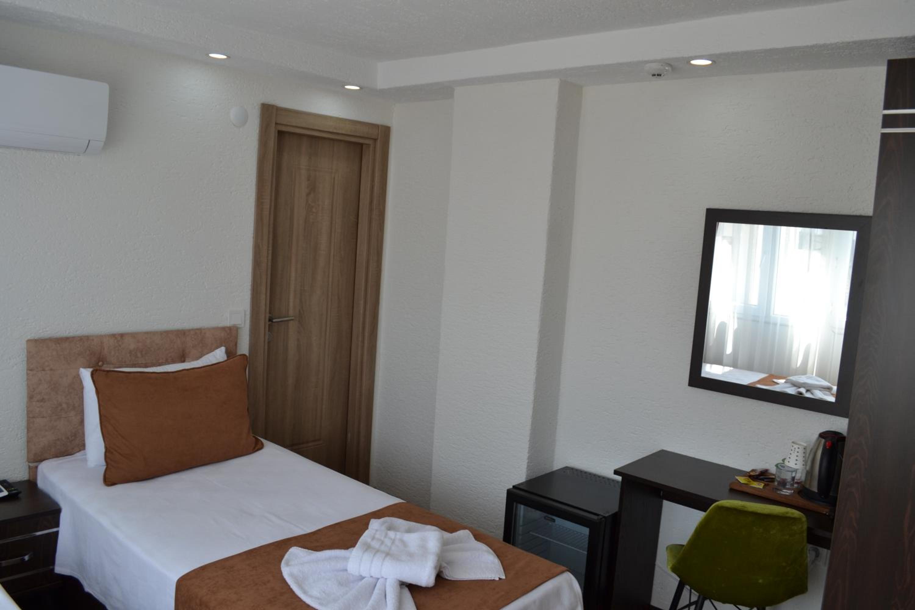 HOTEL GLOBAL 2022 becomes GLOBAL OTEL 2022. - Image 81