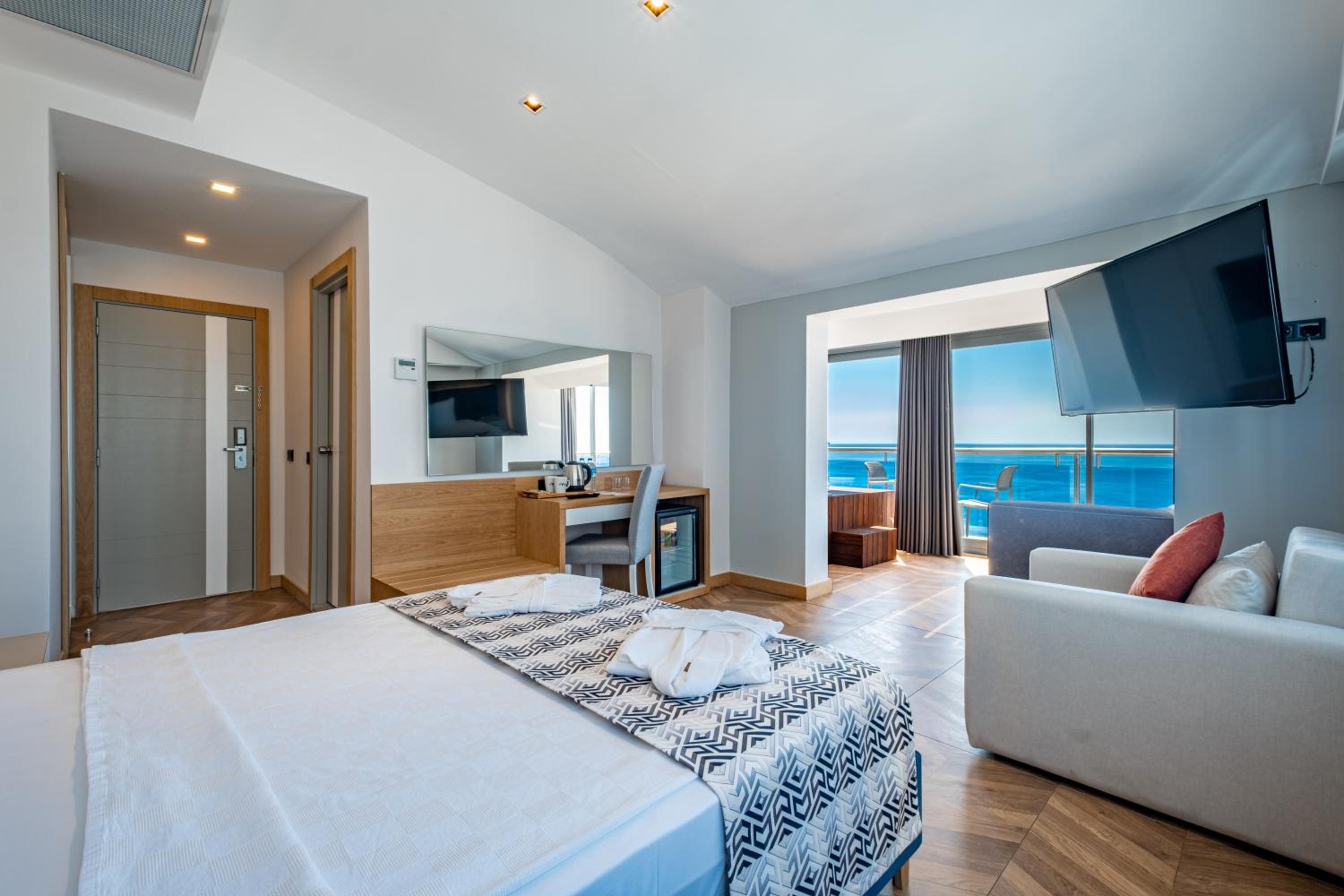 PEARLY HOTEL - Image 39