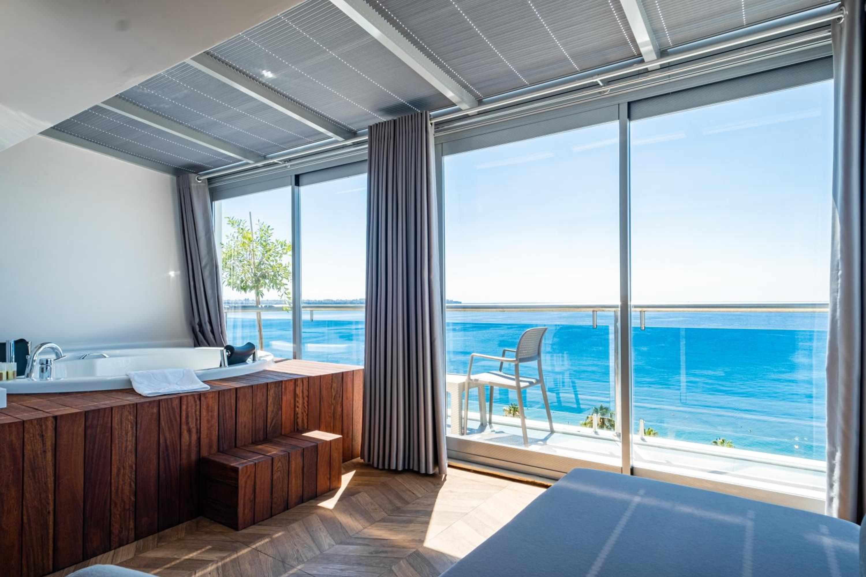 PEARLY HOTEL - Image 37