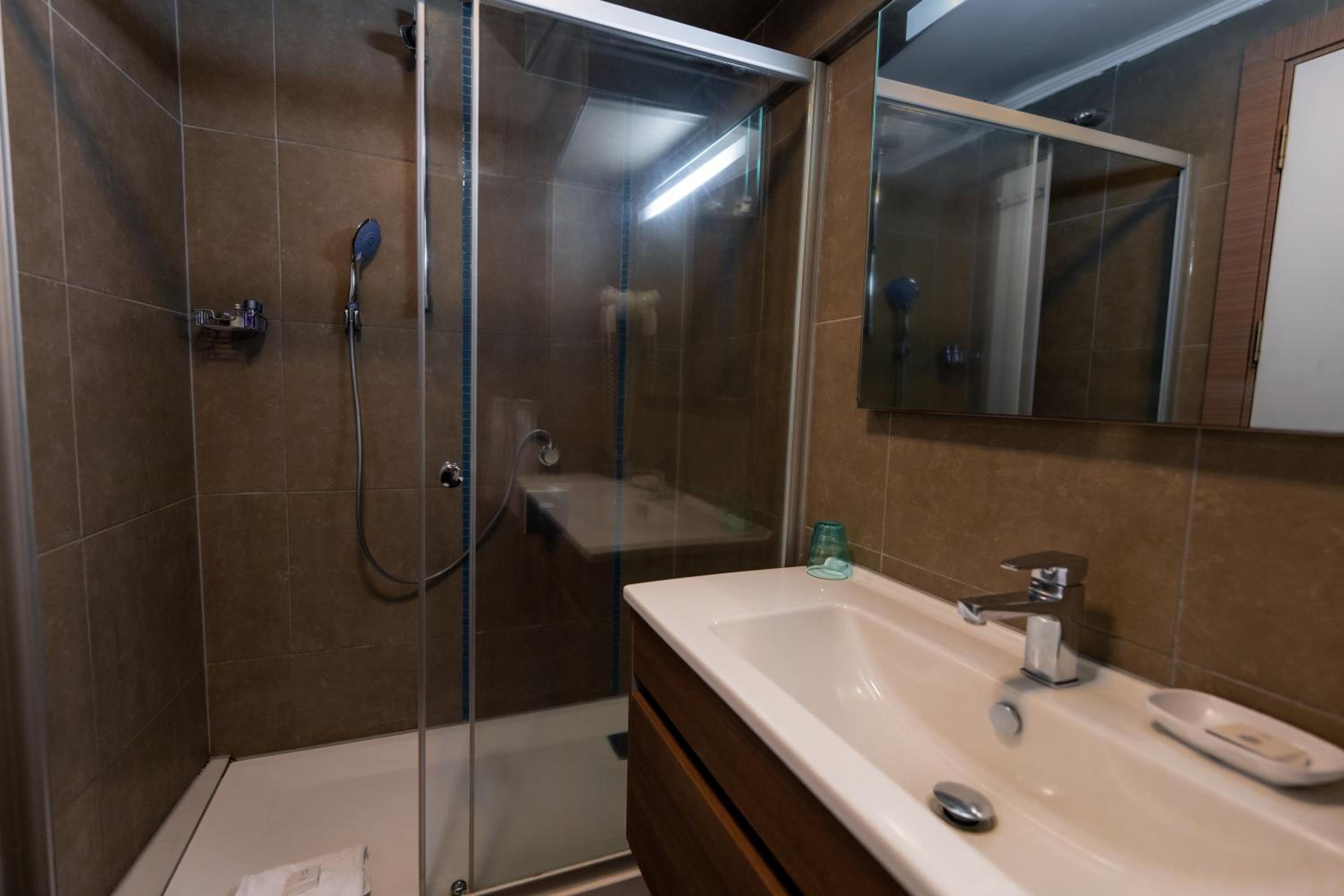Elanaz Hotel - Image 48