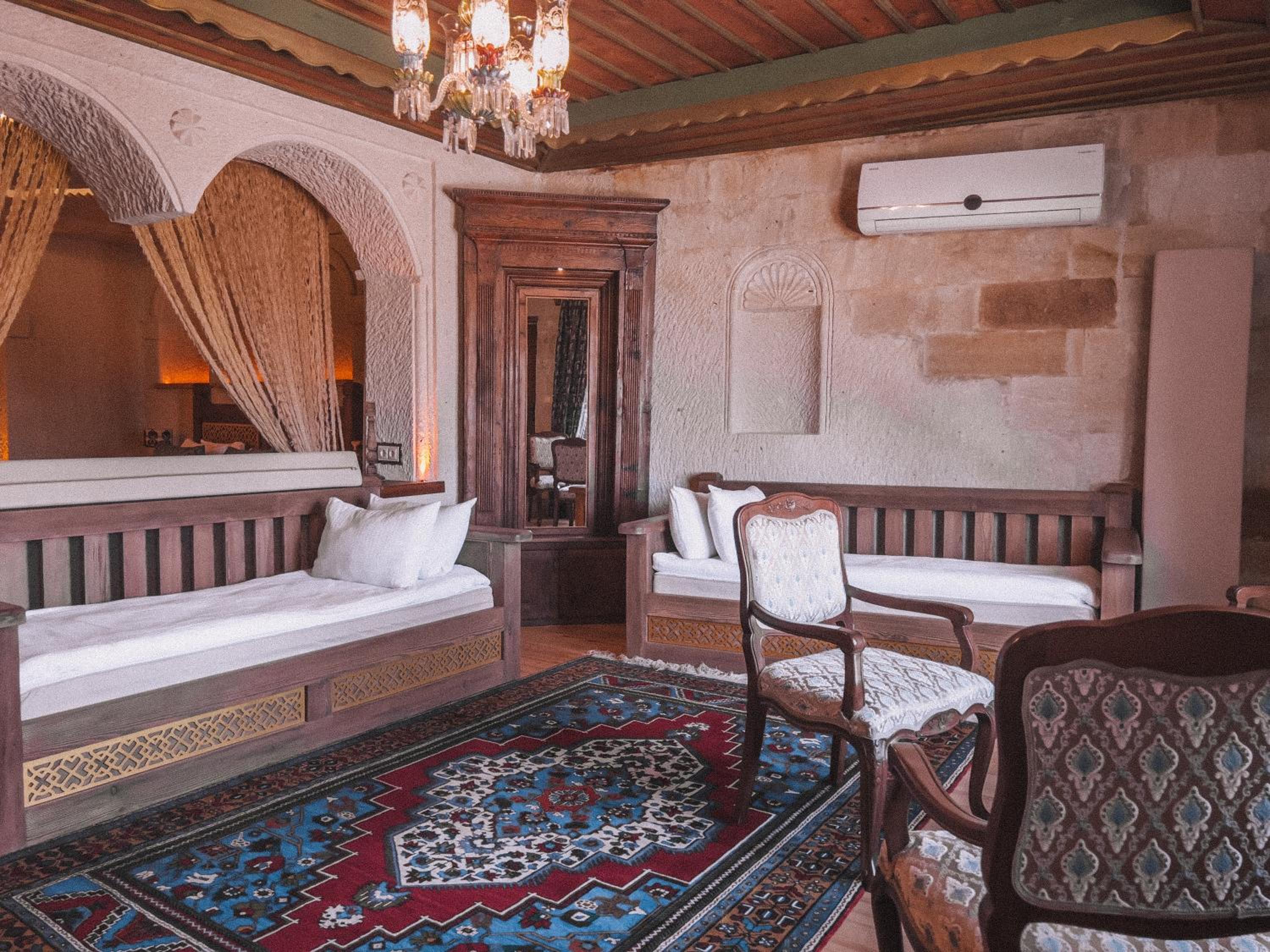 Local Cave House Hotel - Image 50