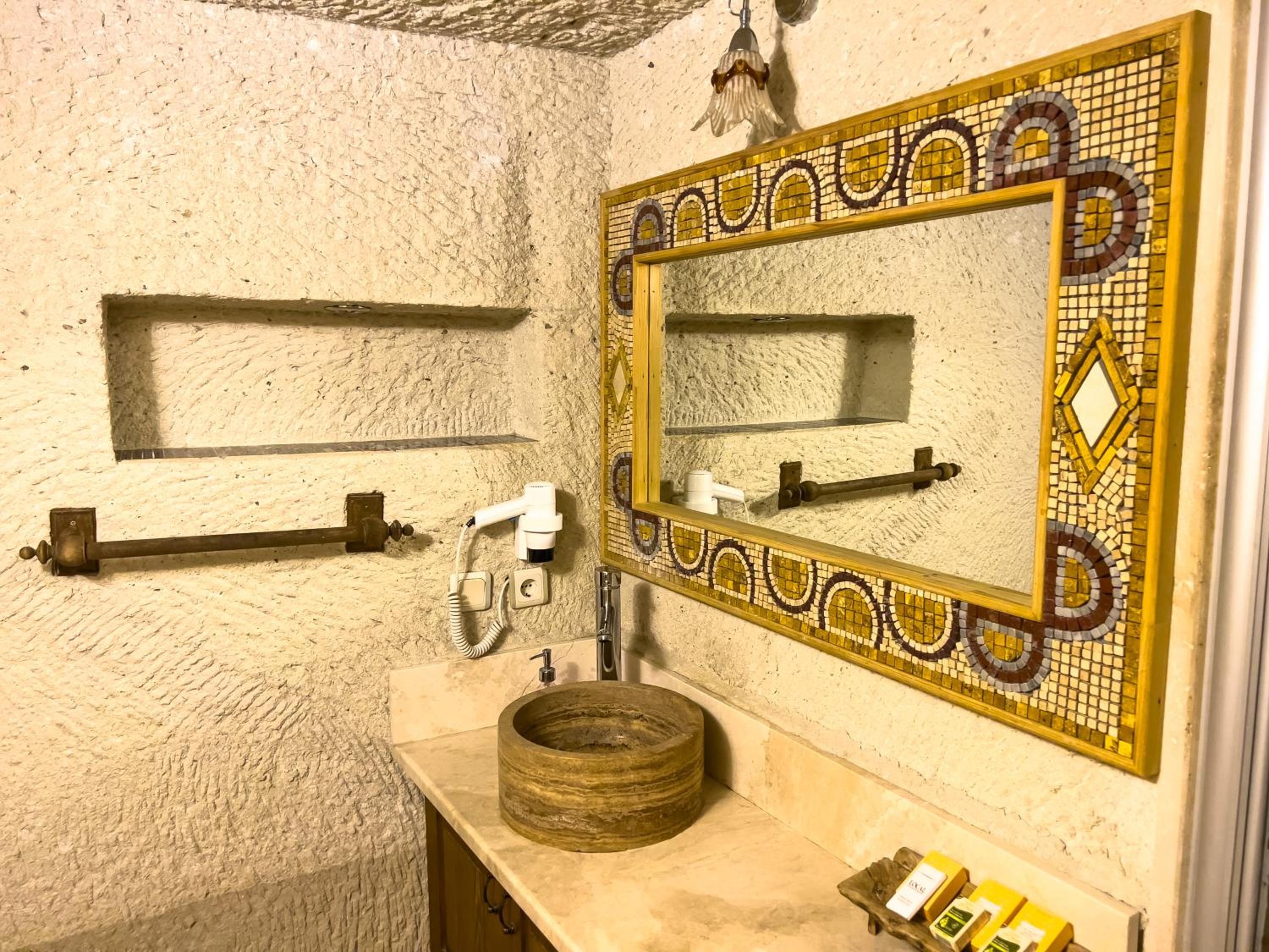 Local Cave House Hotel - Image 28