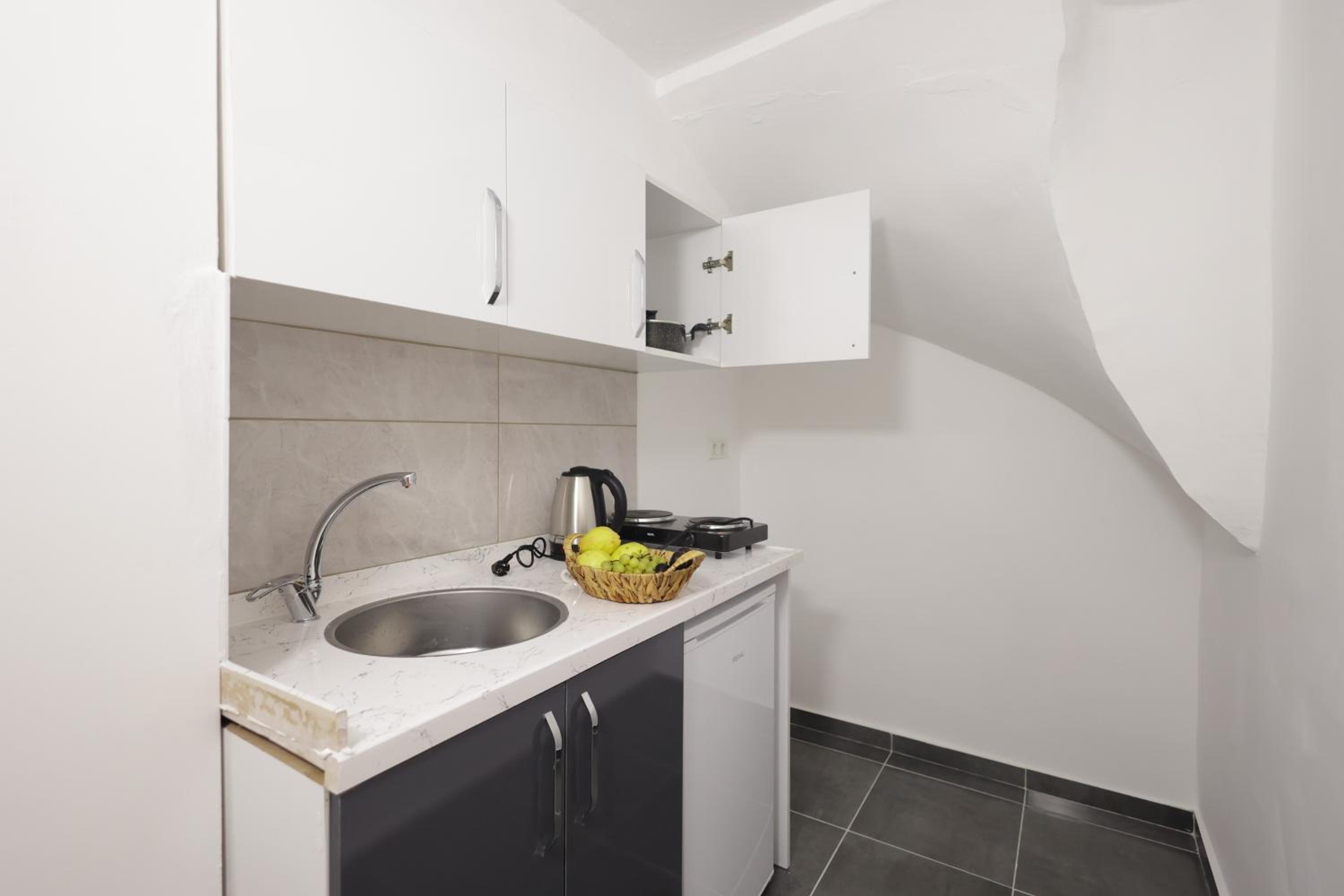 Bonita Apart - Image 11