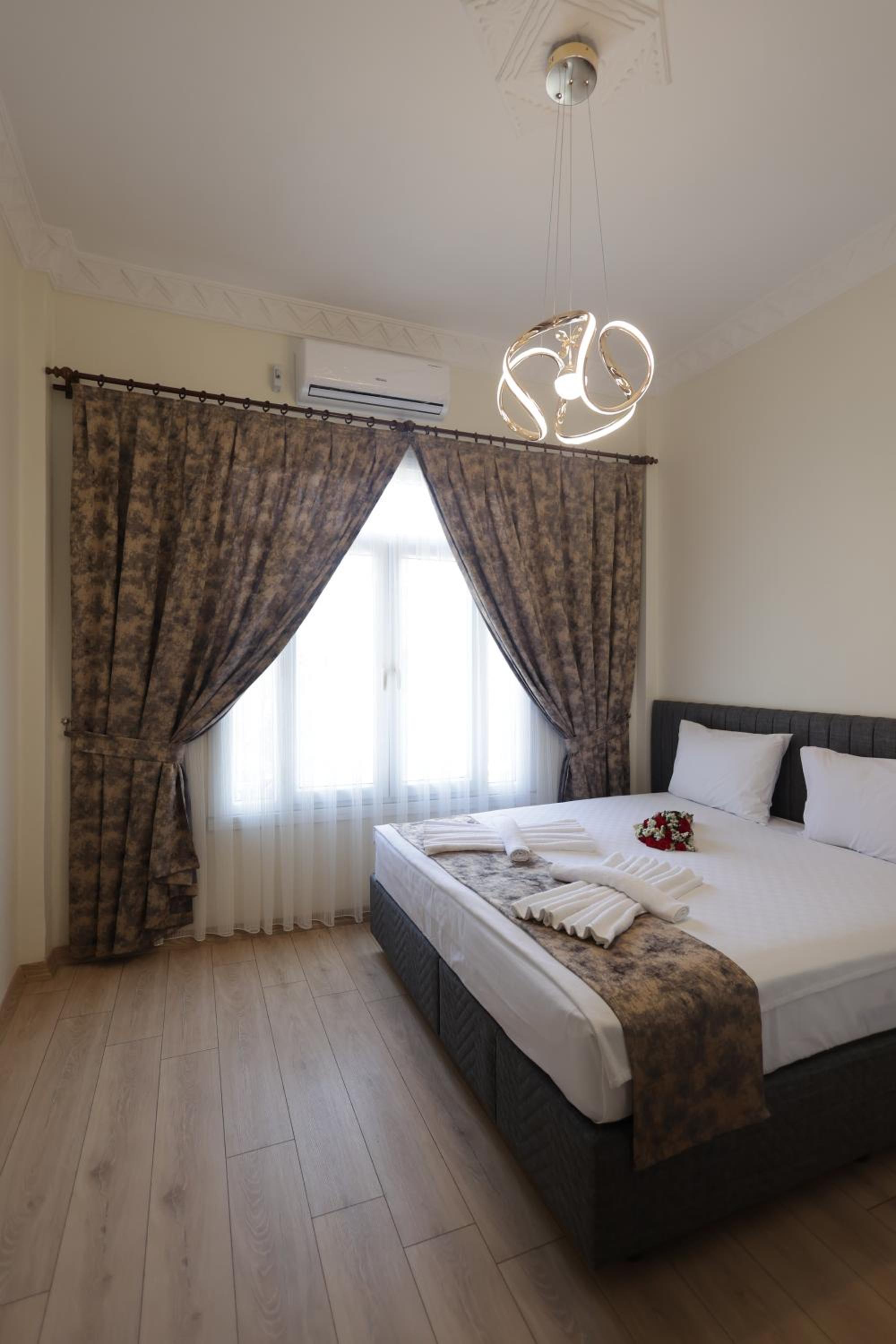 Bonita Apart - Image 28