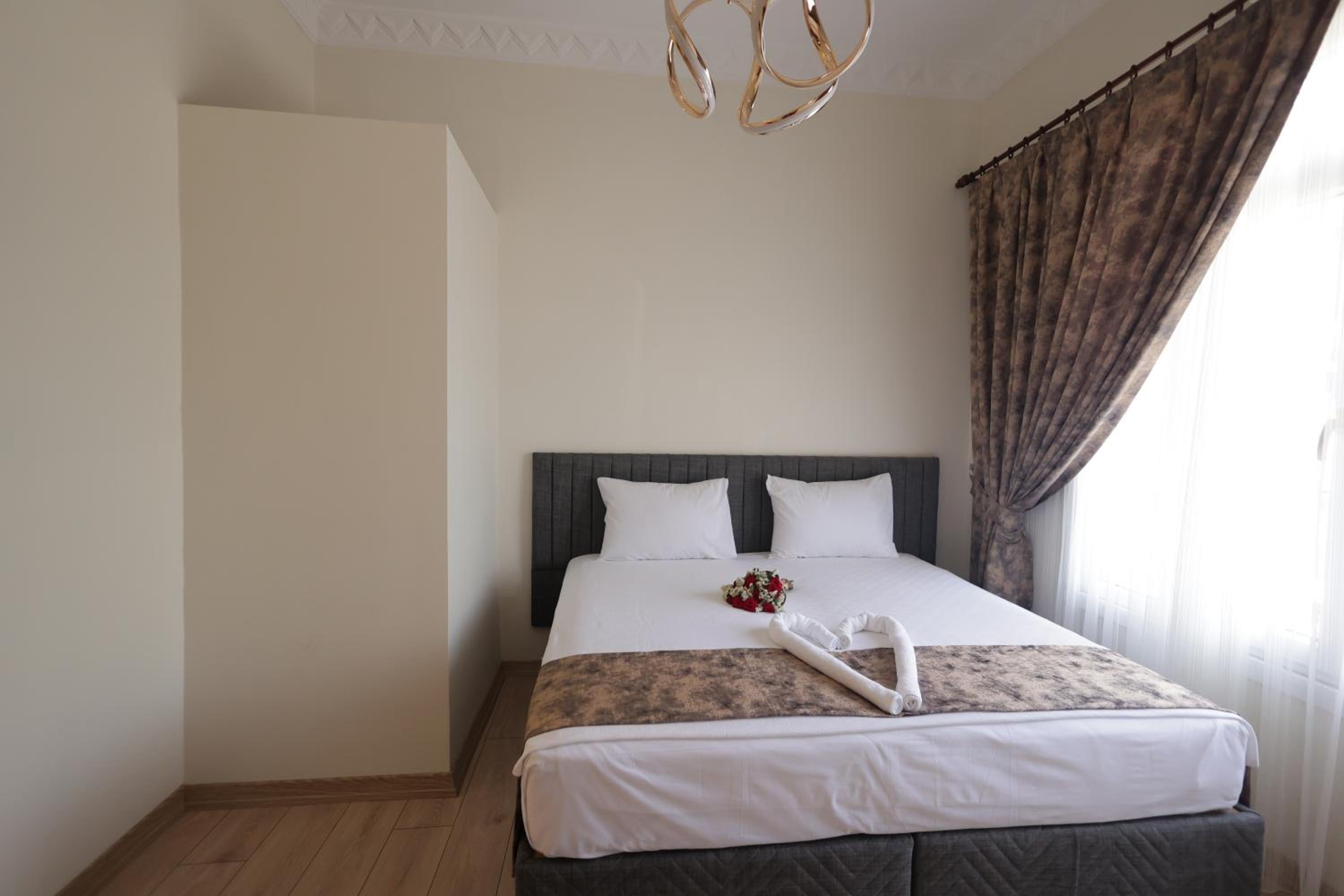 Bonita Apart - Image 93