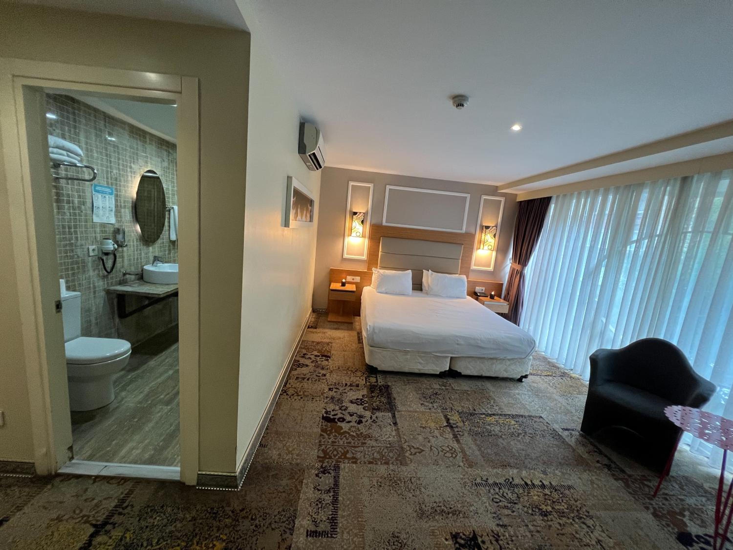 All Seasons Hotel - Image 45