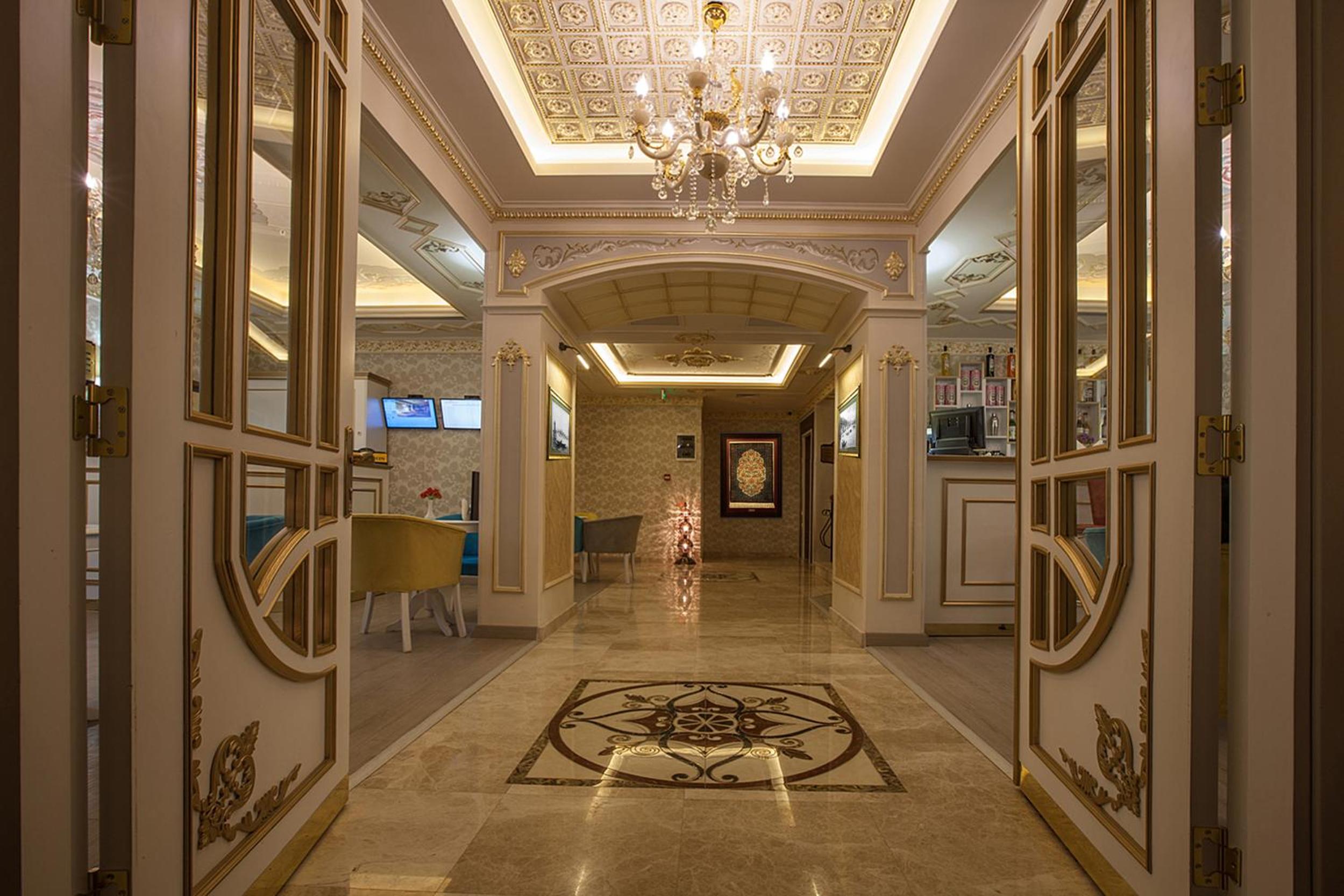 Empire Suite Hotel - Image 17