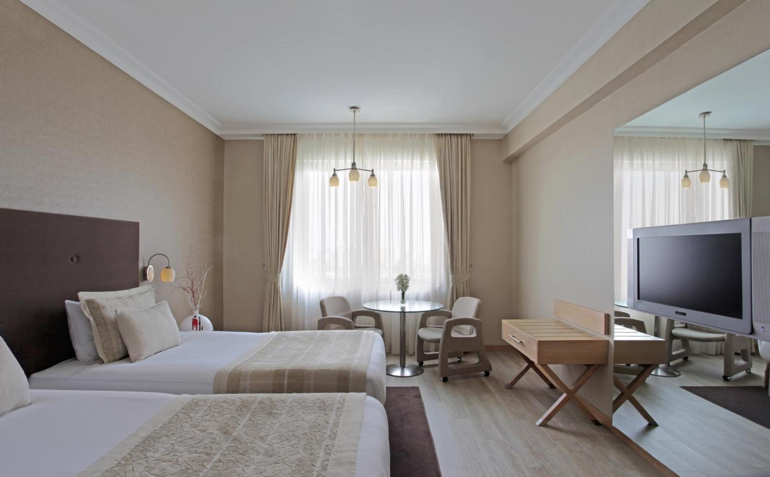 WOW Airport Hotel - Image 21