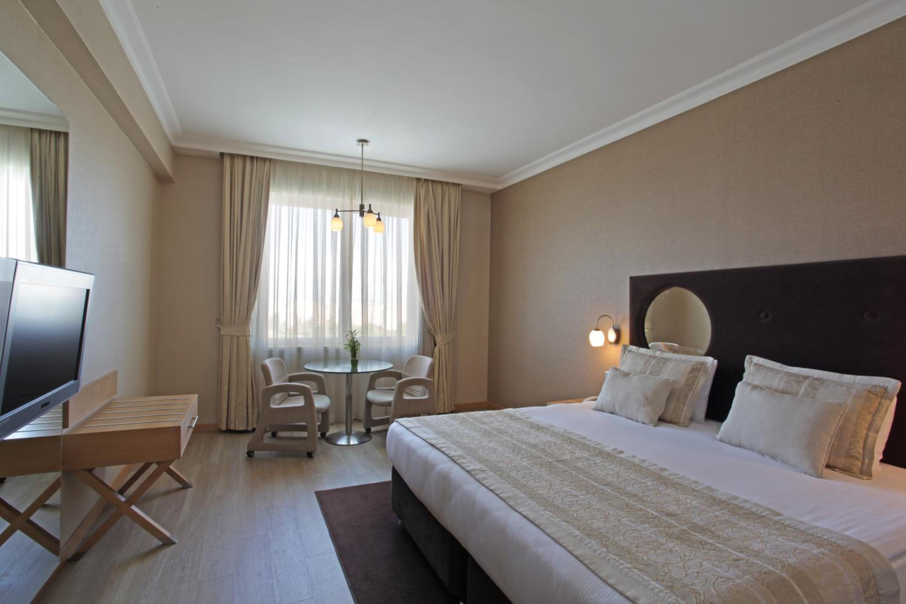 WOW Airport Hotel - Image 15