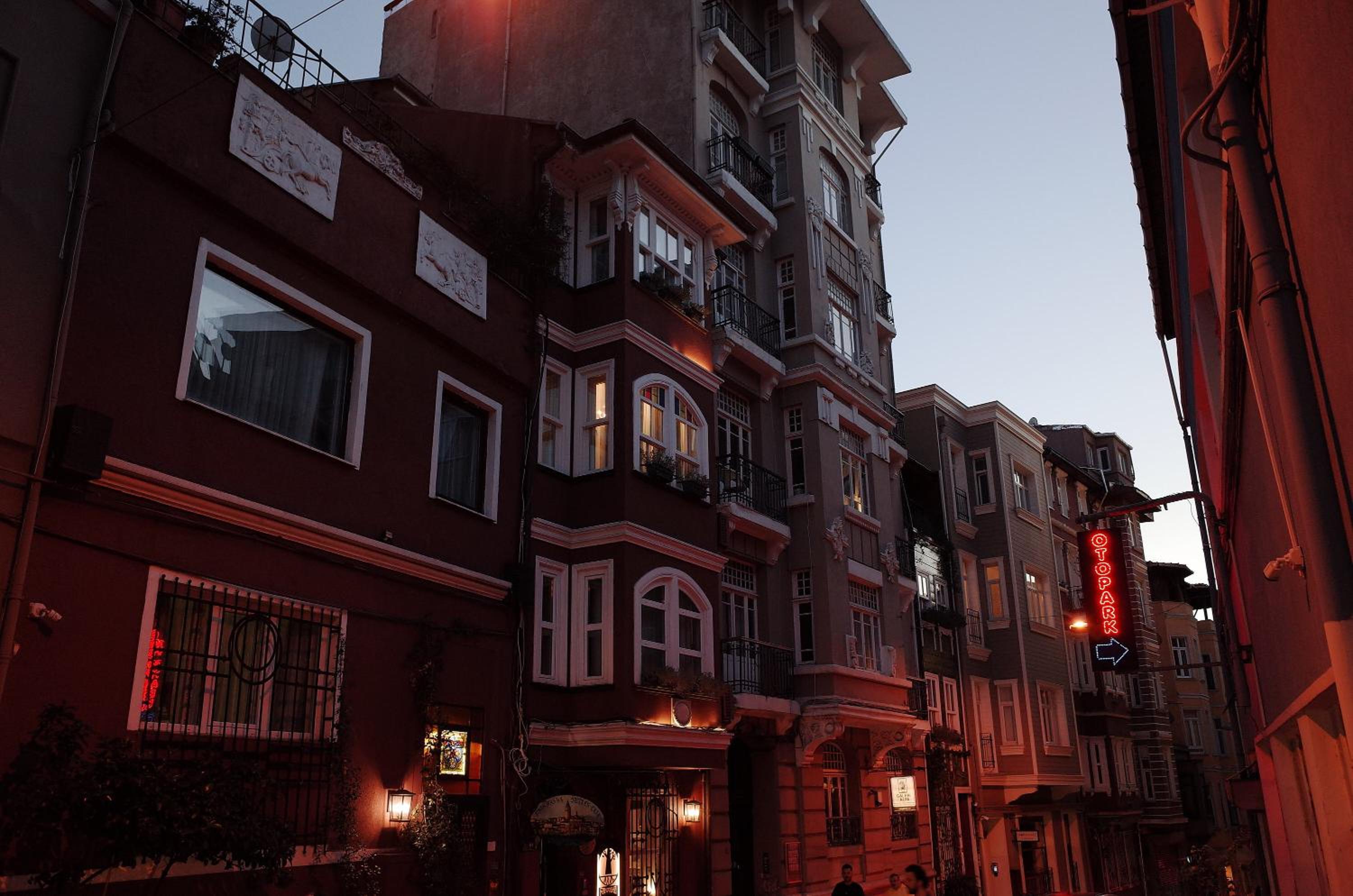 Faik Pasha Otelleri Özel Kategori Beyoğlu İstanbul - Image 42