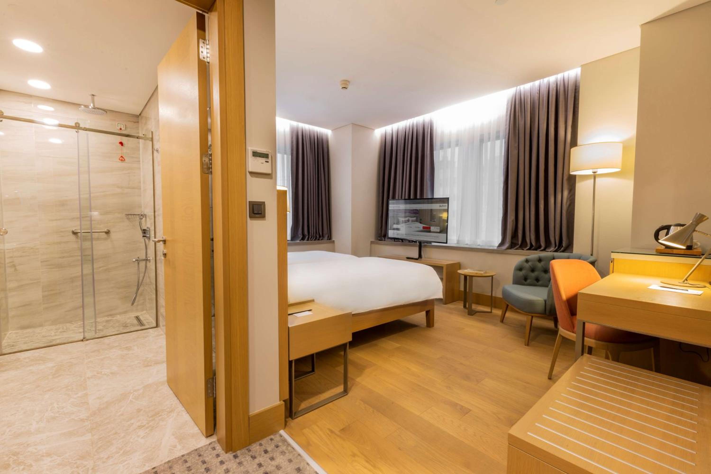 Radisson Otel İstanbul Harbiye - Image 11