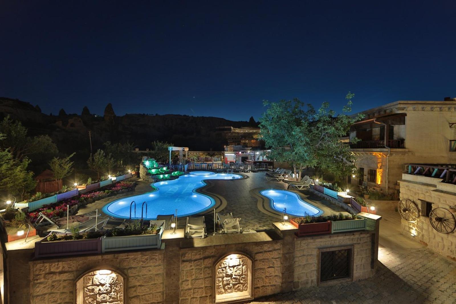 Holiday Cave Hotel - Image 219