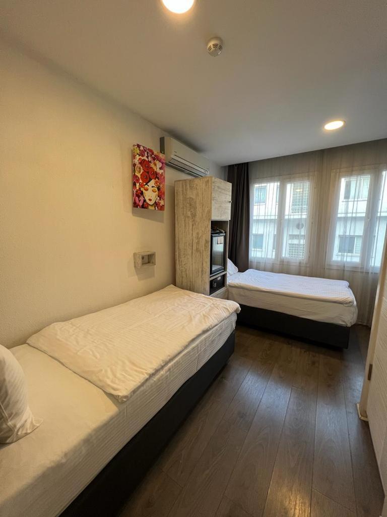 Piano Hotel - Image 11