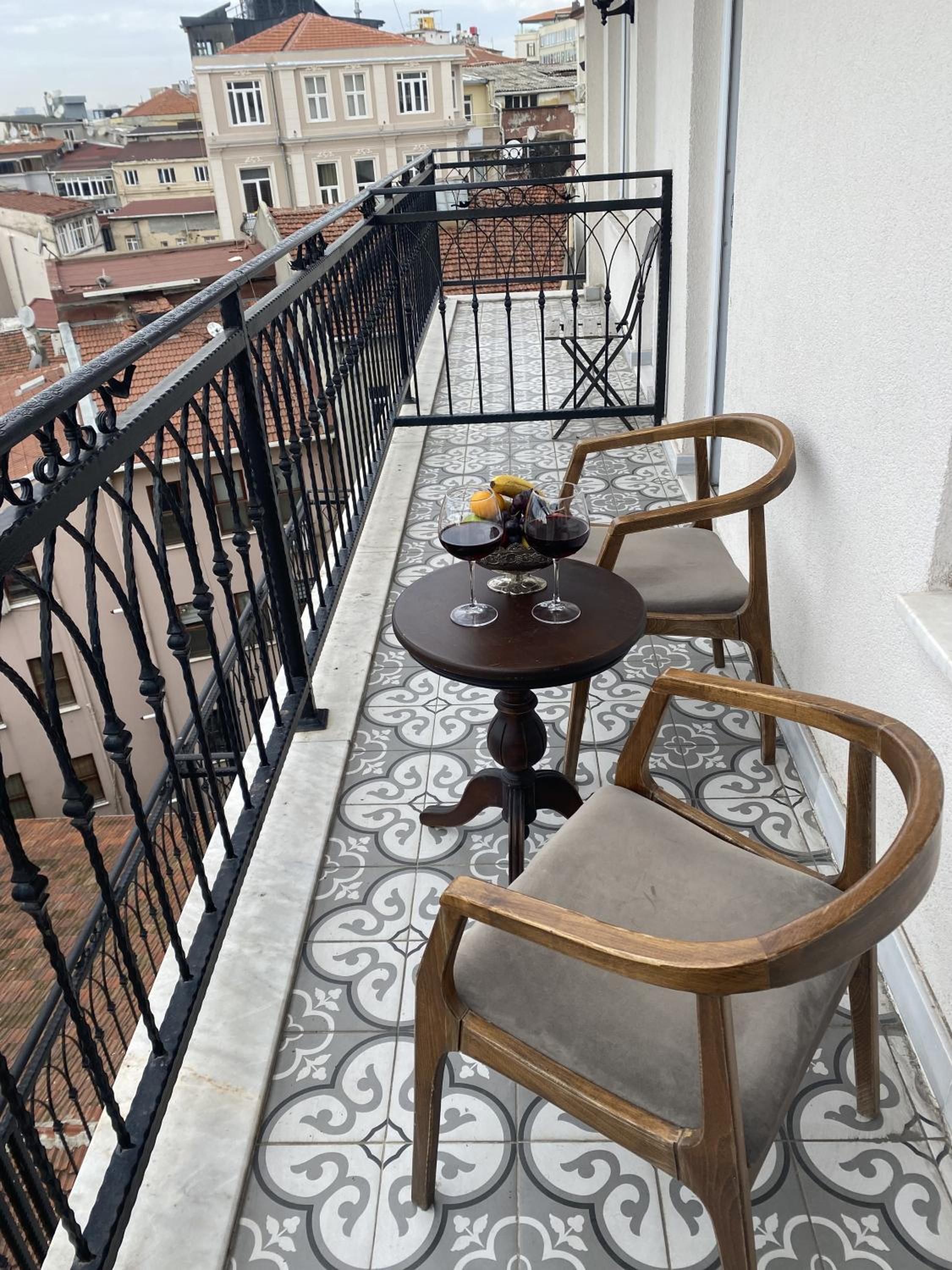 Meroddi La Porta Otel - Image 74