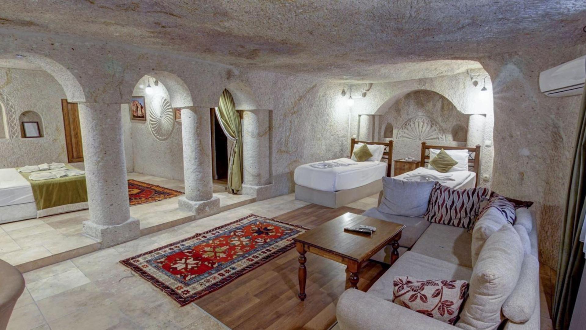 Elegance Cave Suites & Restaurant - Image 41