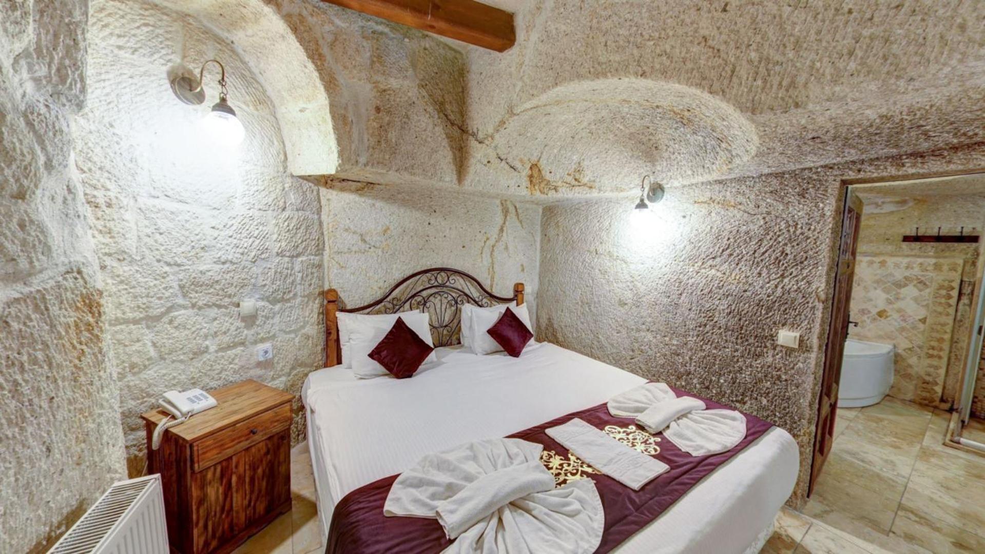 Elegance Cave Suites & Restaurant - Image 39