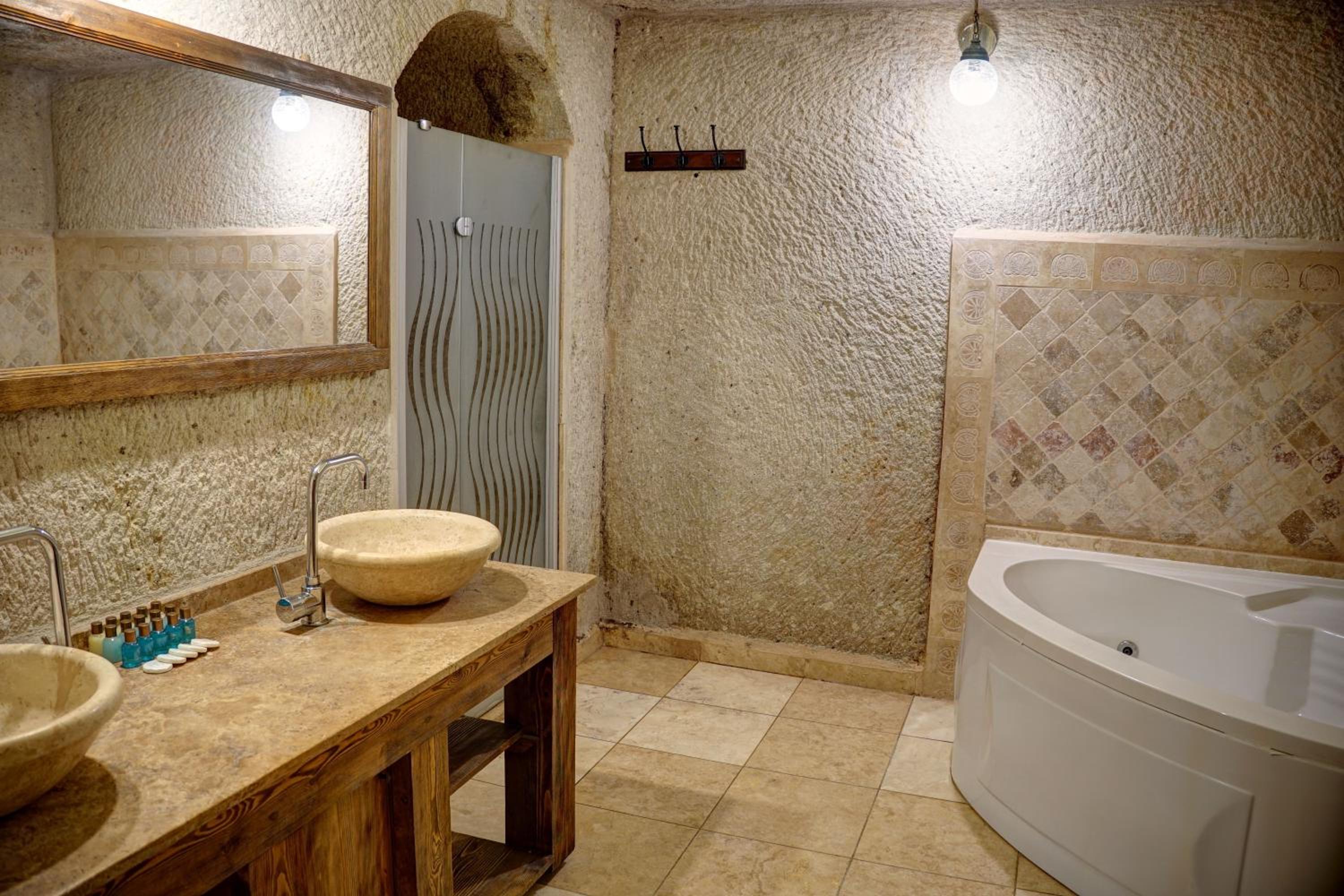 Elegance Cave Suites & Restaurant - Image 97