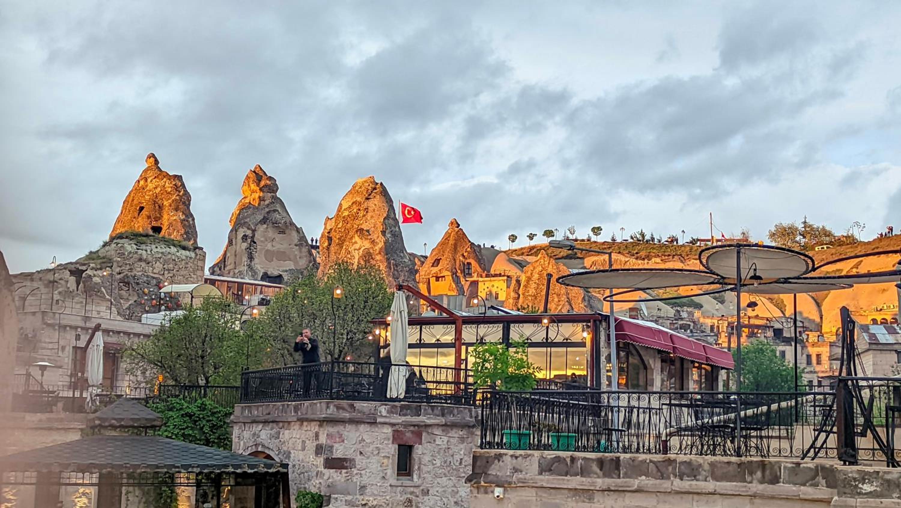 Elegance Cave Suites & Restaurant - Image 9