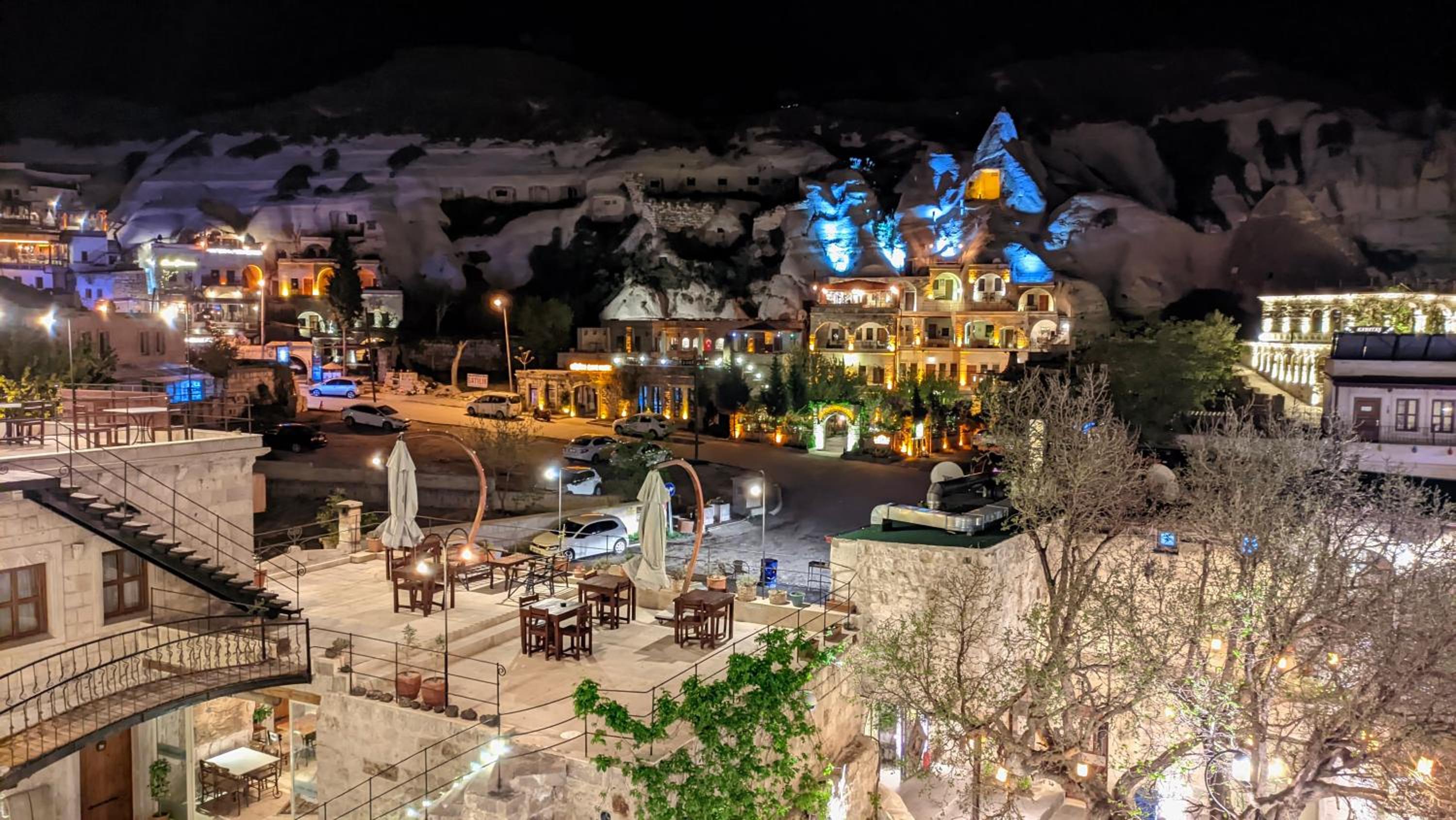 Elegance Cave Suites & Restaurant - Image 14