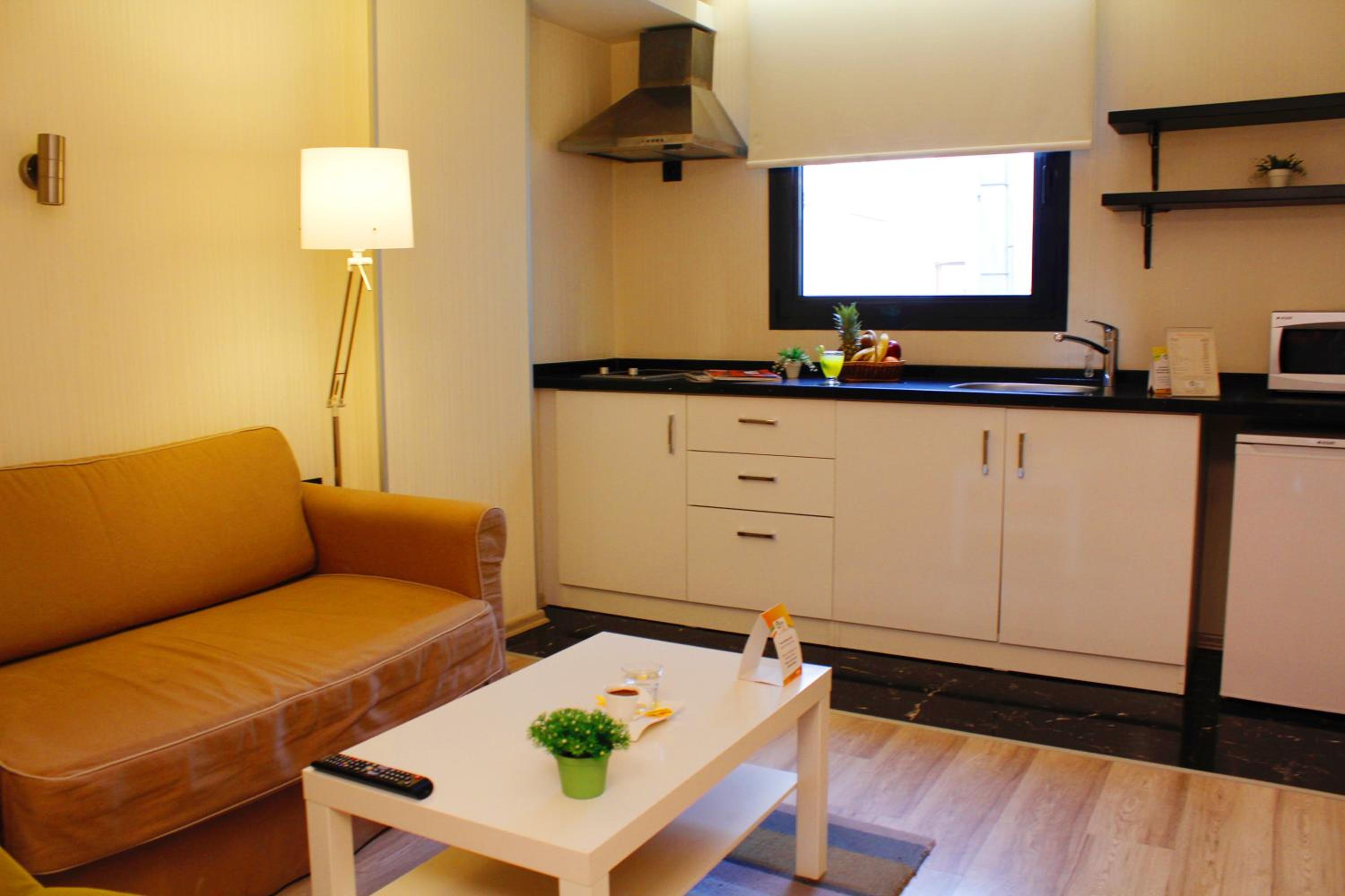 Tempo Suites Airport - Image 12