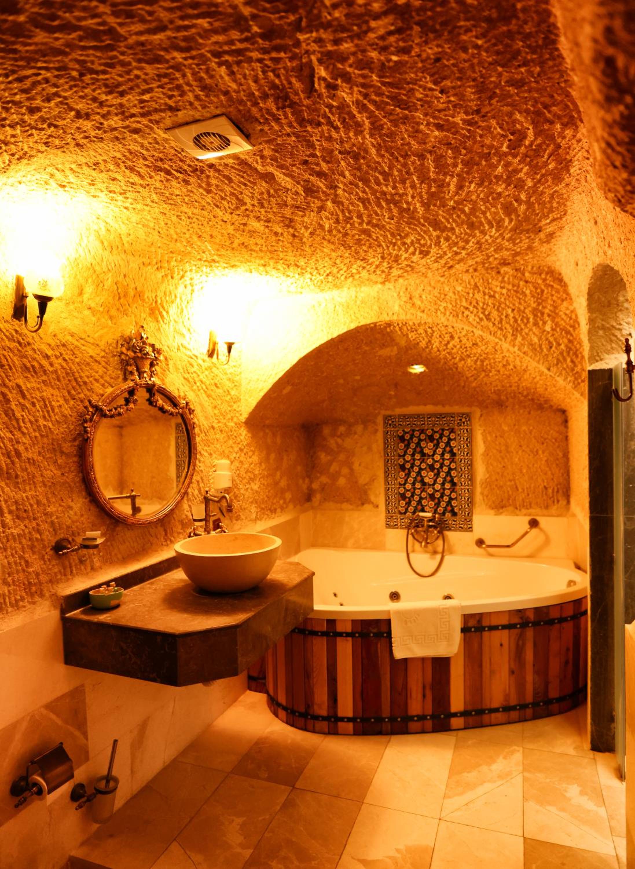 Traveller's Cave Hotel - Image 37