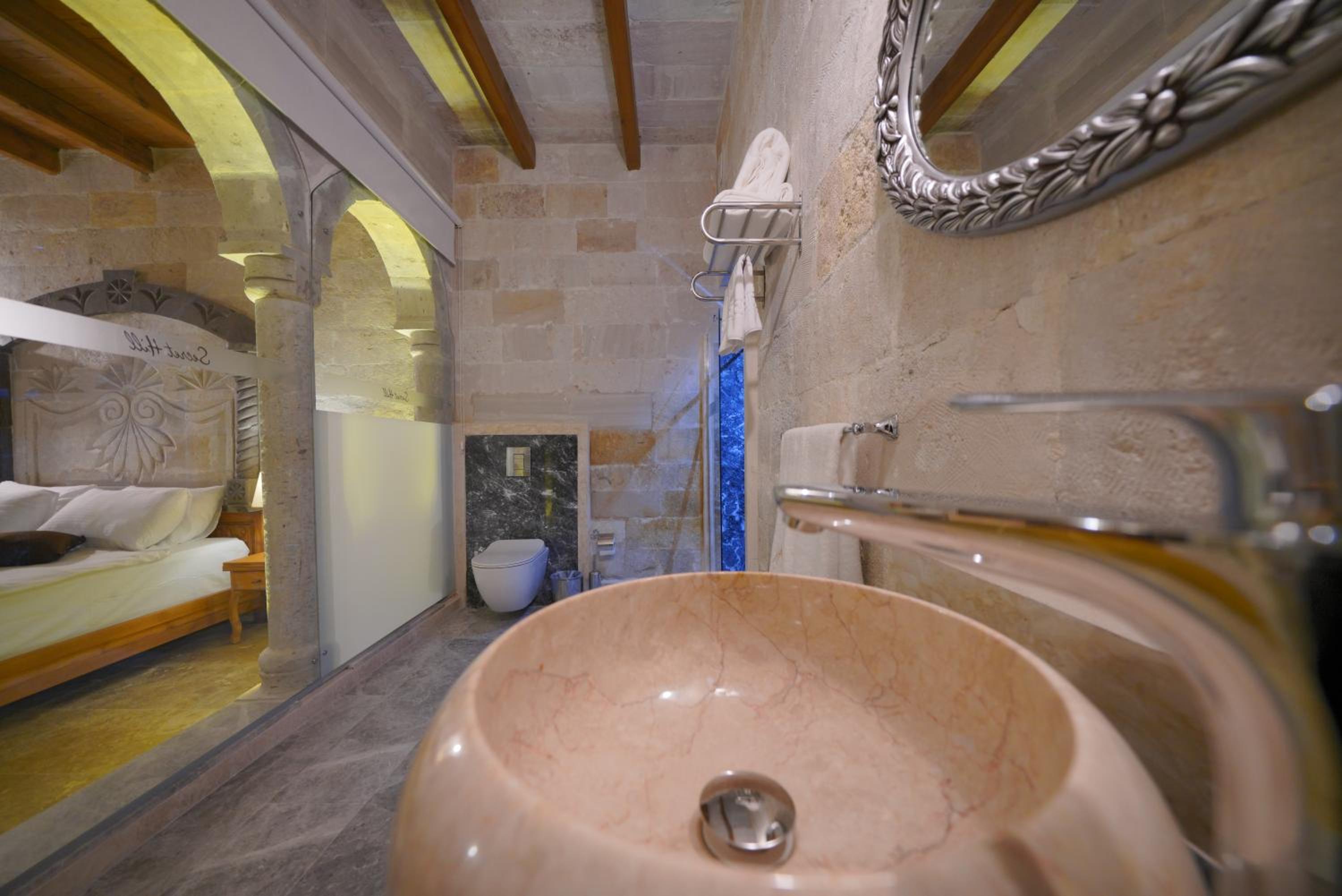 Secret Hill Cave Suites - Image 126