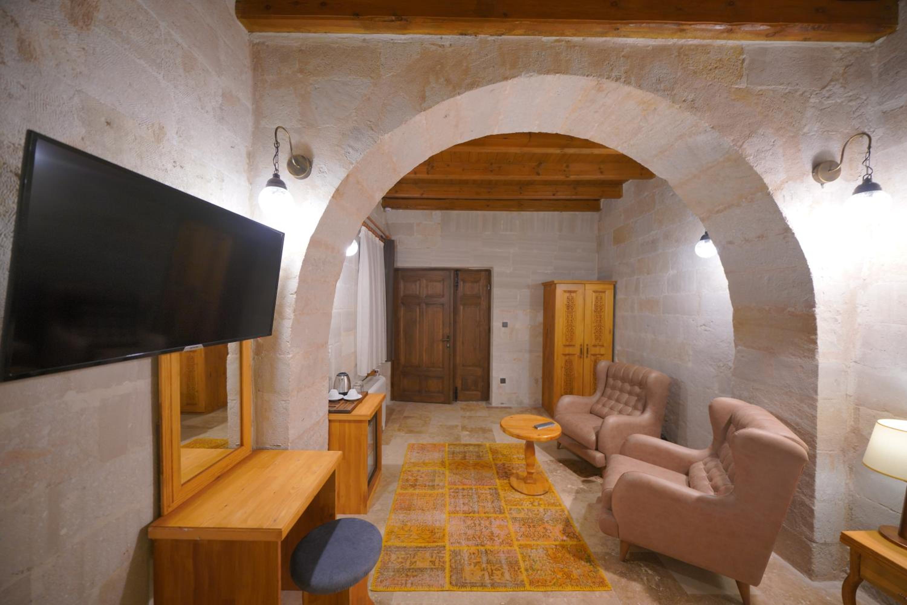 Secret Hill Cave Suites - Image 128