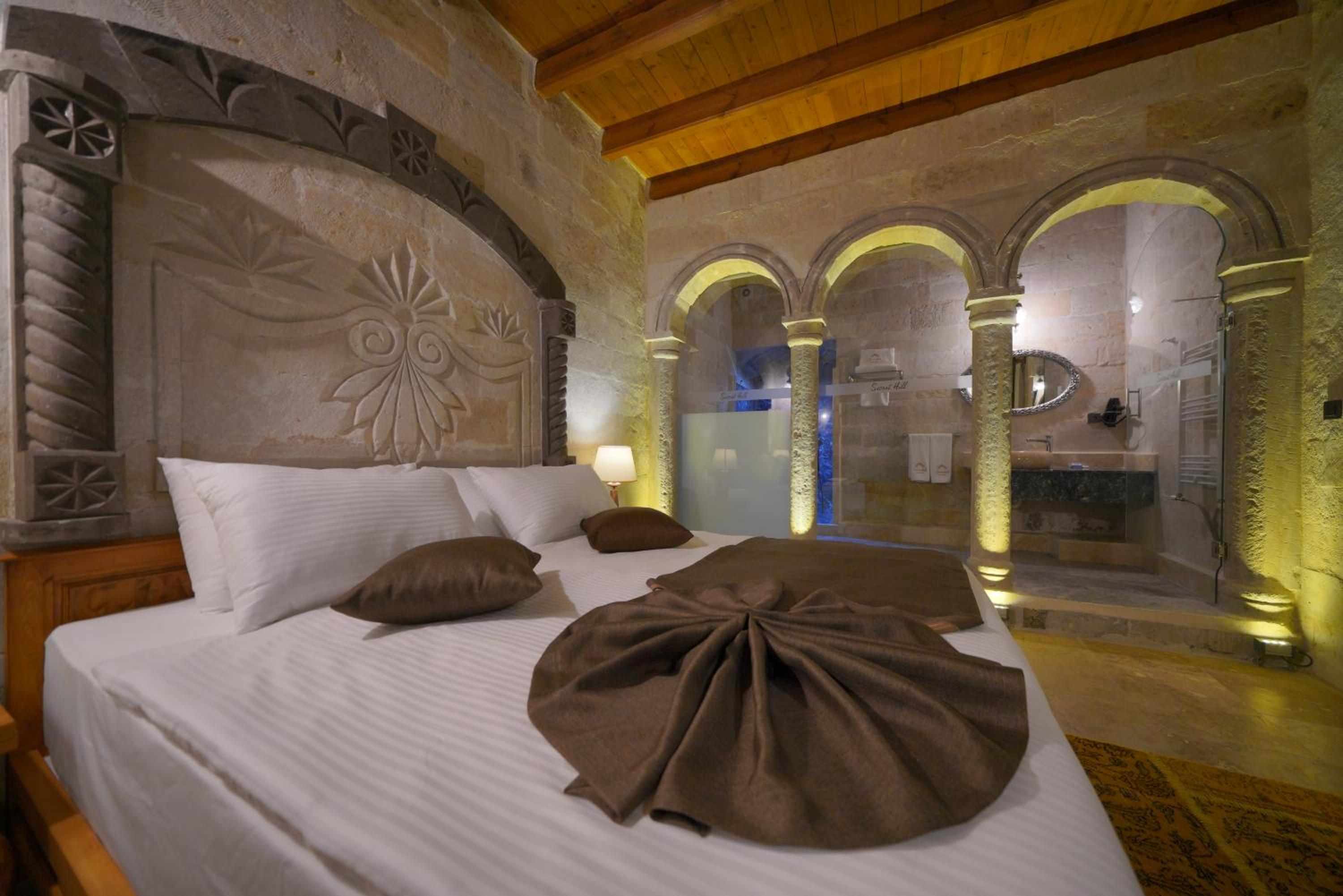 Secret Hill Cave Suites - Image 122